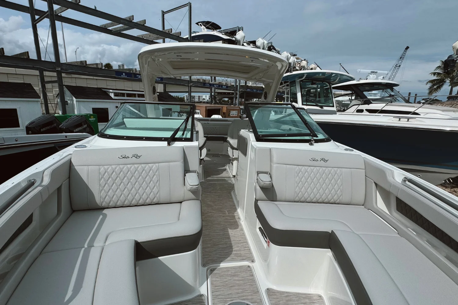 2026 Sea Ray SLX 310 Outboard Image Thumbnail #18