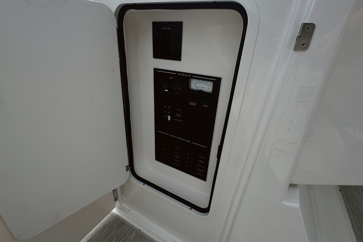 2026 Sea Ray SLX 310 Outboard Image Thumbnail #22