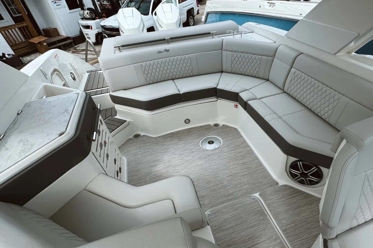 2026 Sea Ray SLX 310 Outboard Image Thumbnail #5