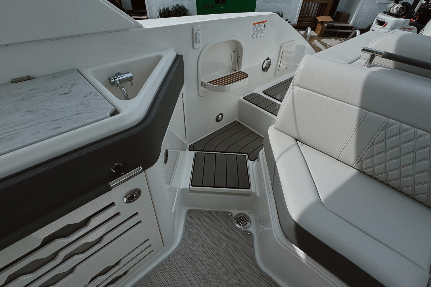 2026 Sea Ray SLX 310 Outboard Image Thumbnail #4