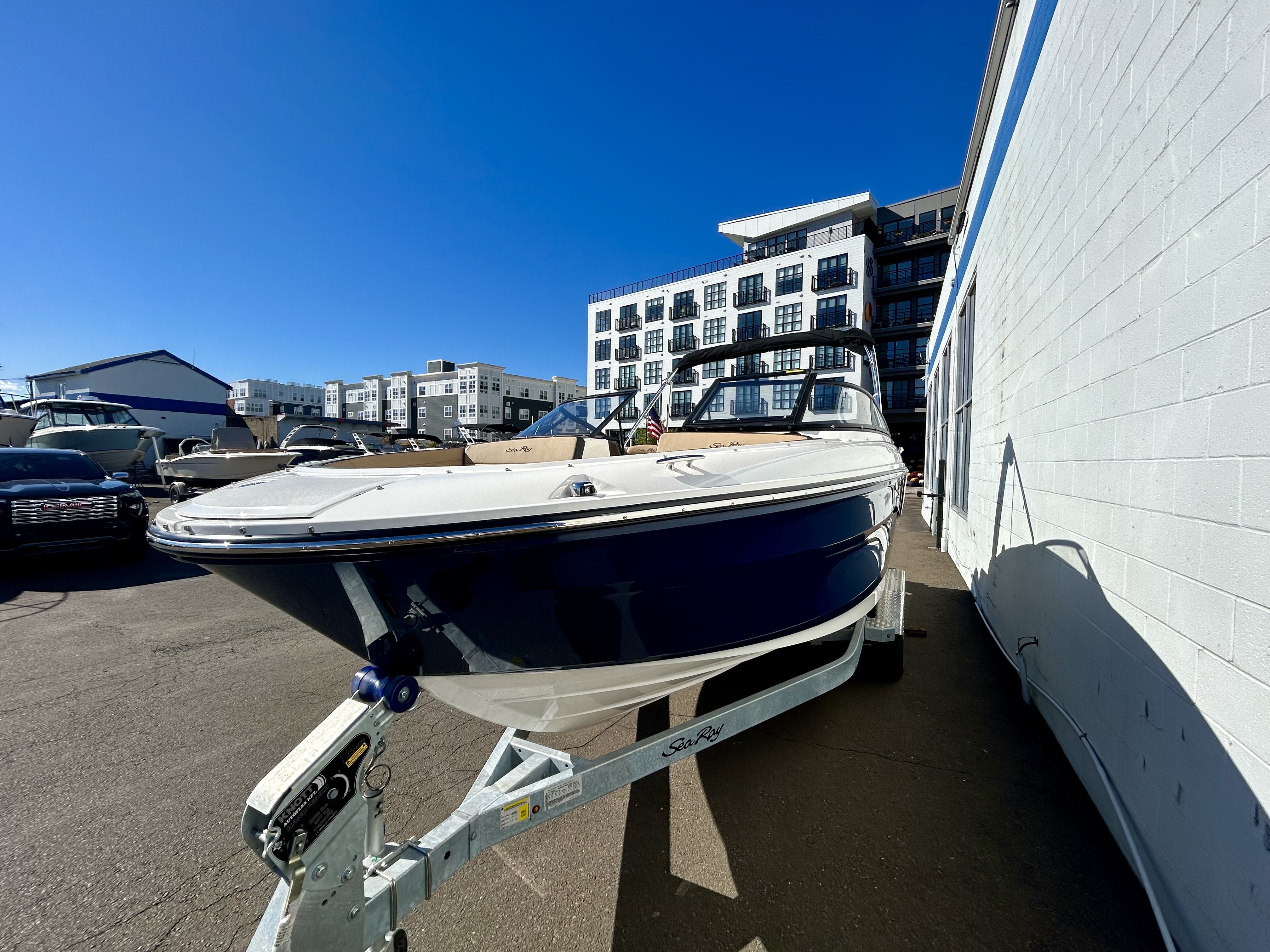 2026 Sea Ray SPX 210 Outboard Image Thumbnail #2