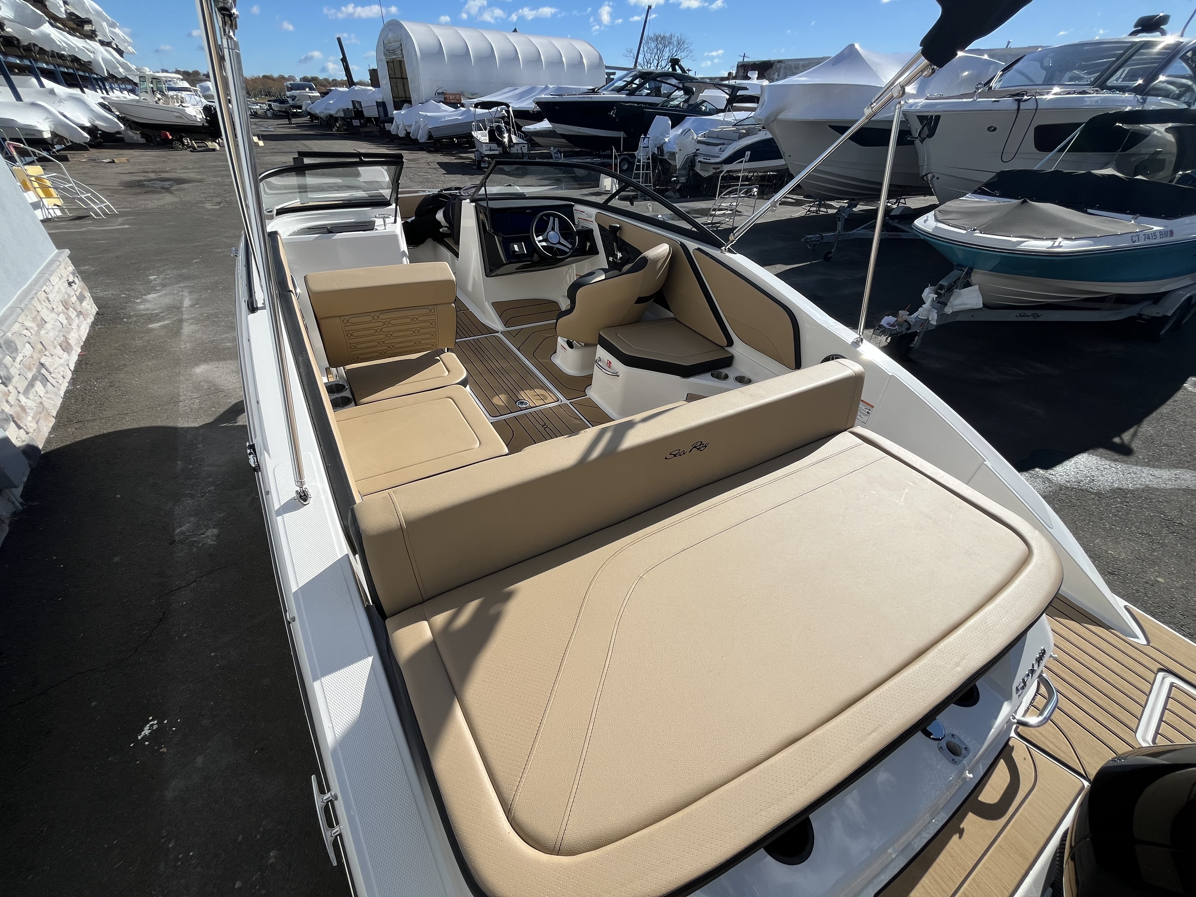 2026 Sea Ray SPX 210 Outboard Image Thumbnail #8