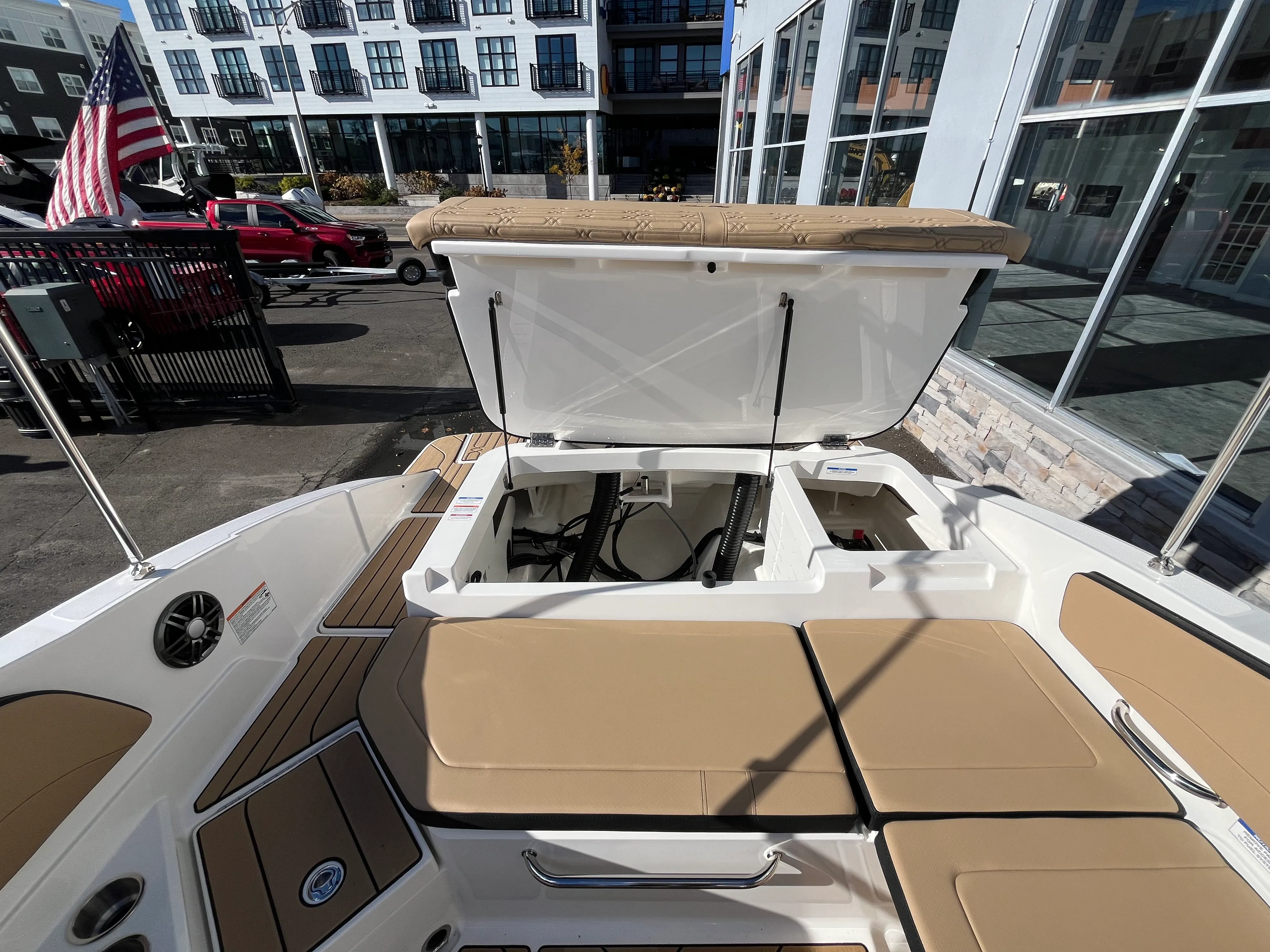 2026 Sea Ray SPX 210 Outboard Image Thumbnail #9