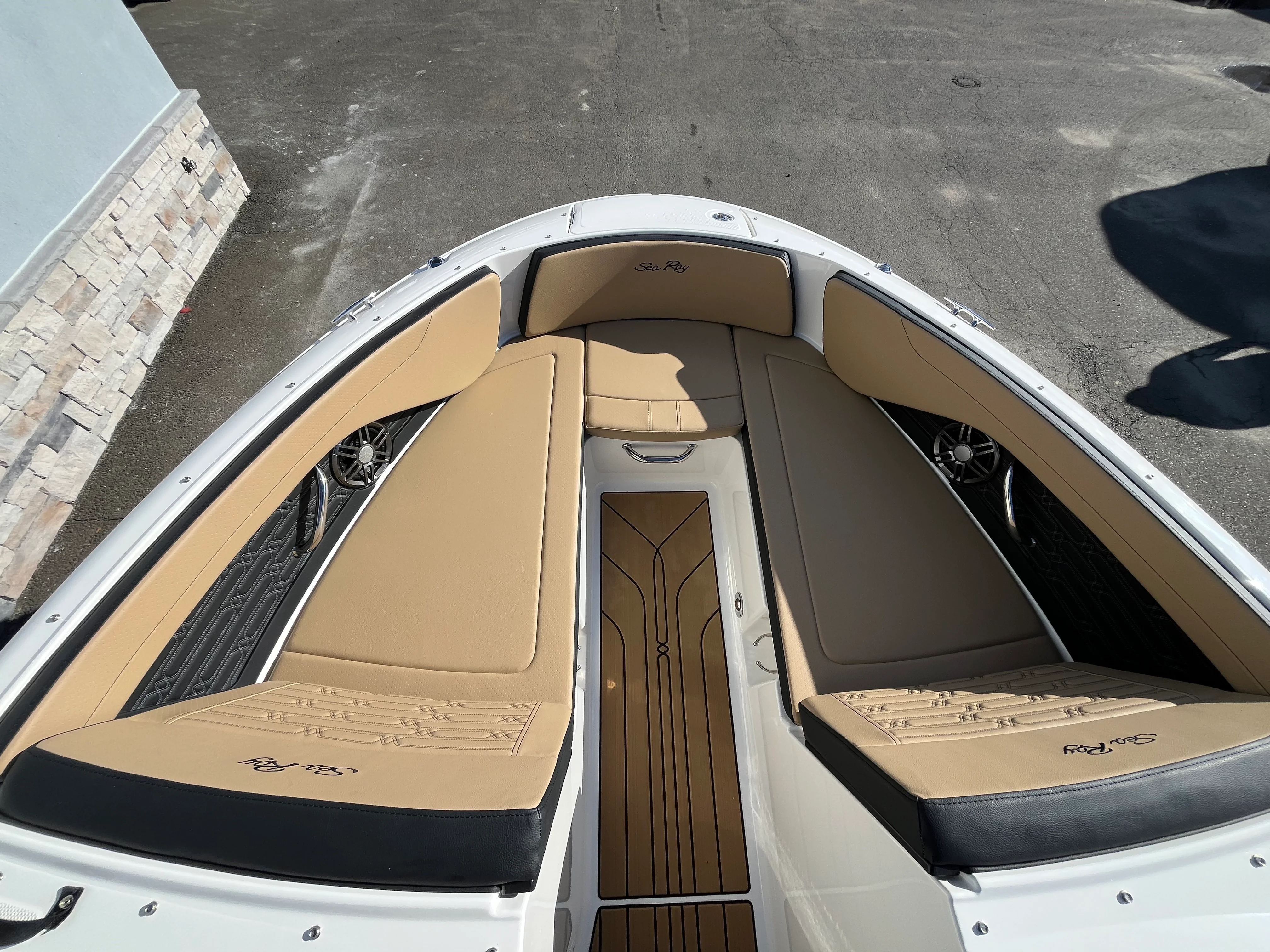 2026 Sea Ray SPX 210 Outboard Image Thumbnail #21