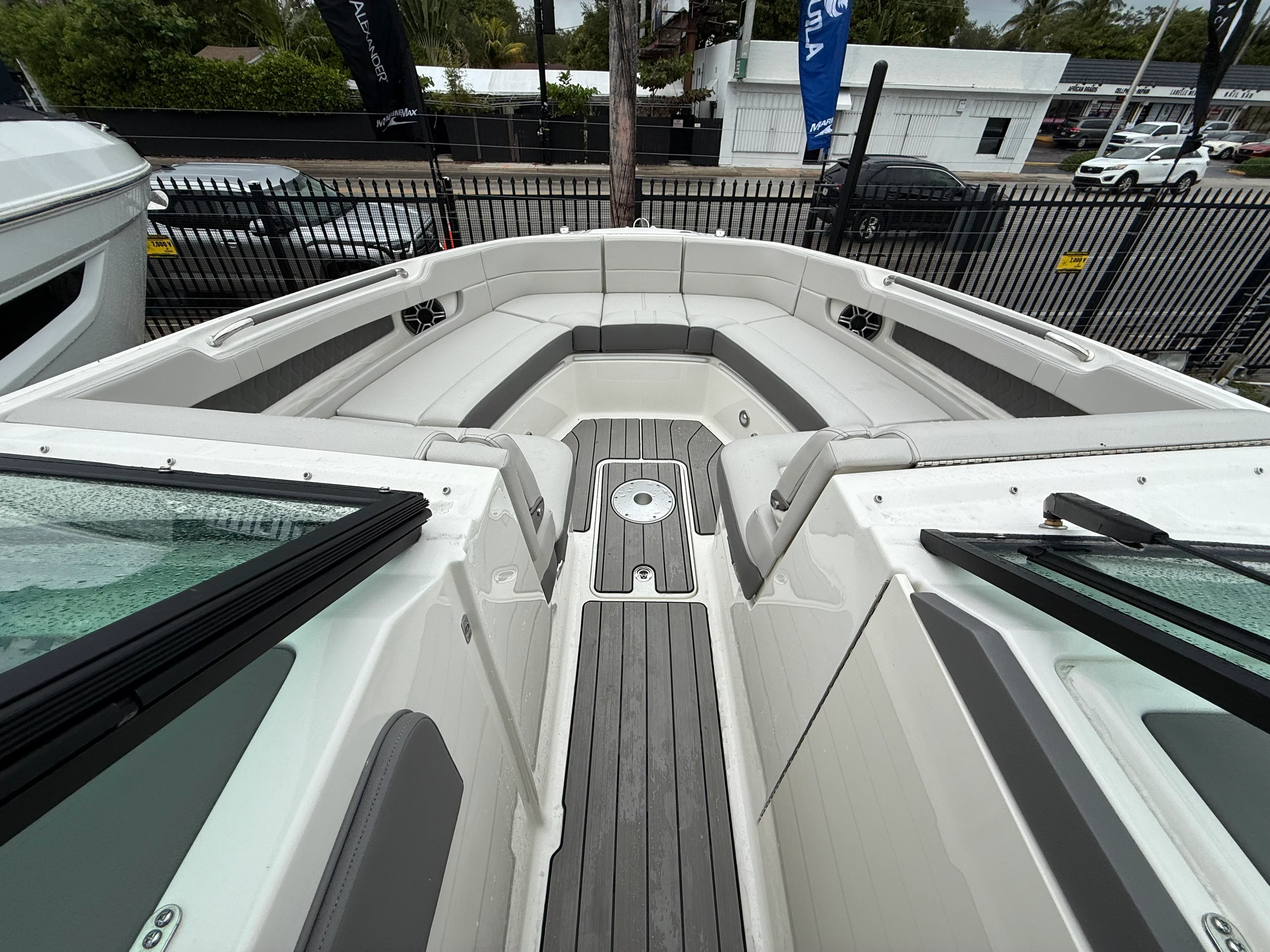 2026 Sea Ray SLX 310 Outboard Image Thumbnail #23