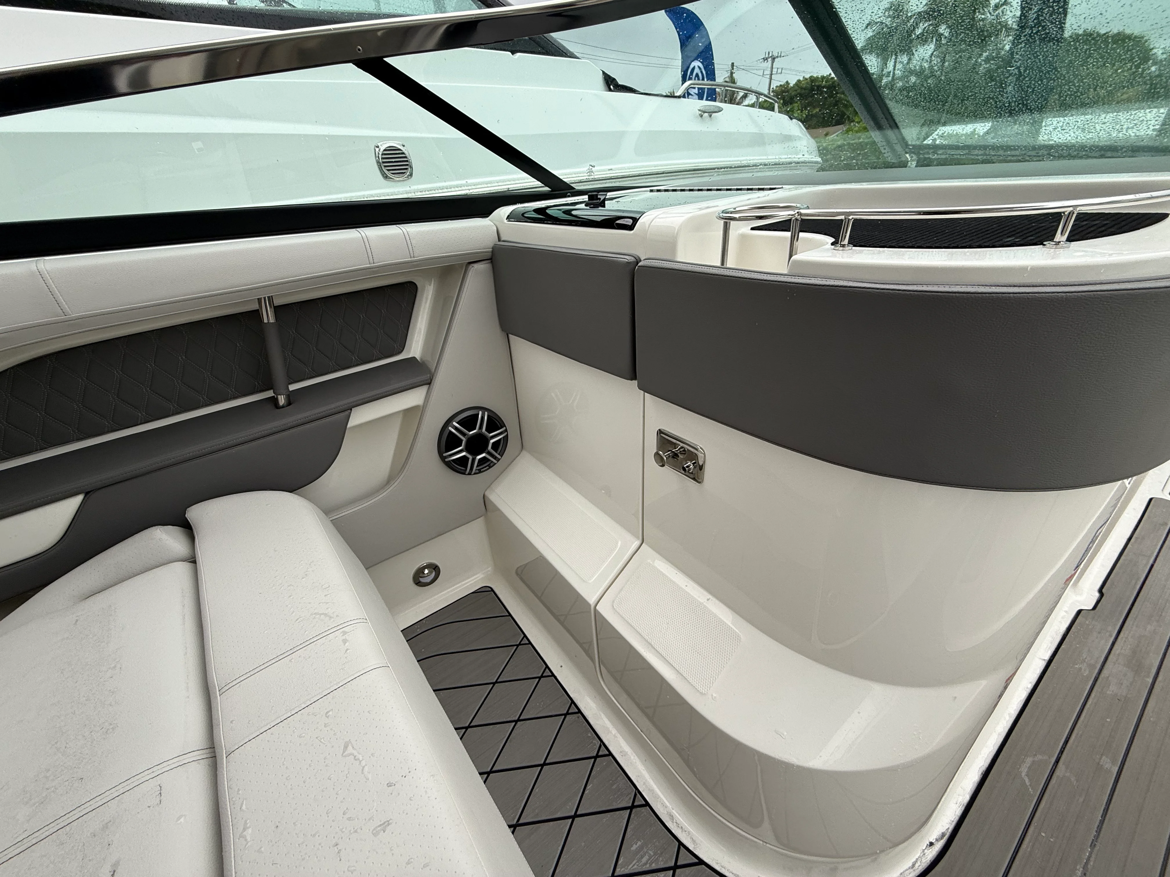 2026 Sea Ray SLX 310 Outboard Image Thumbnail #14