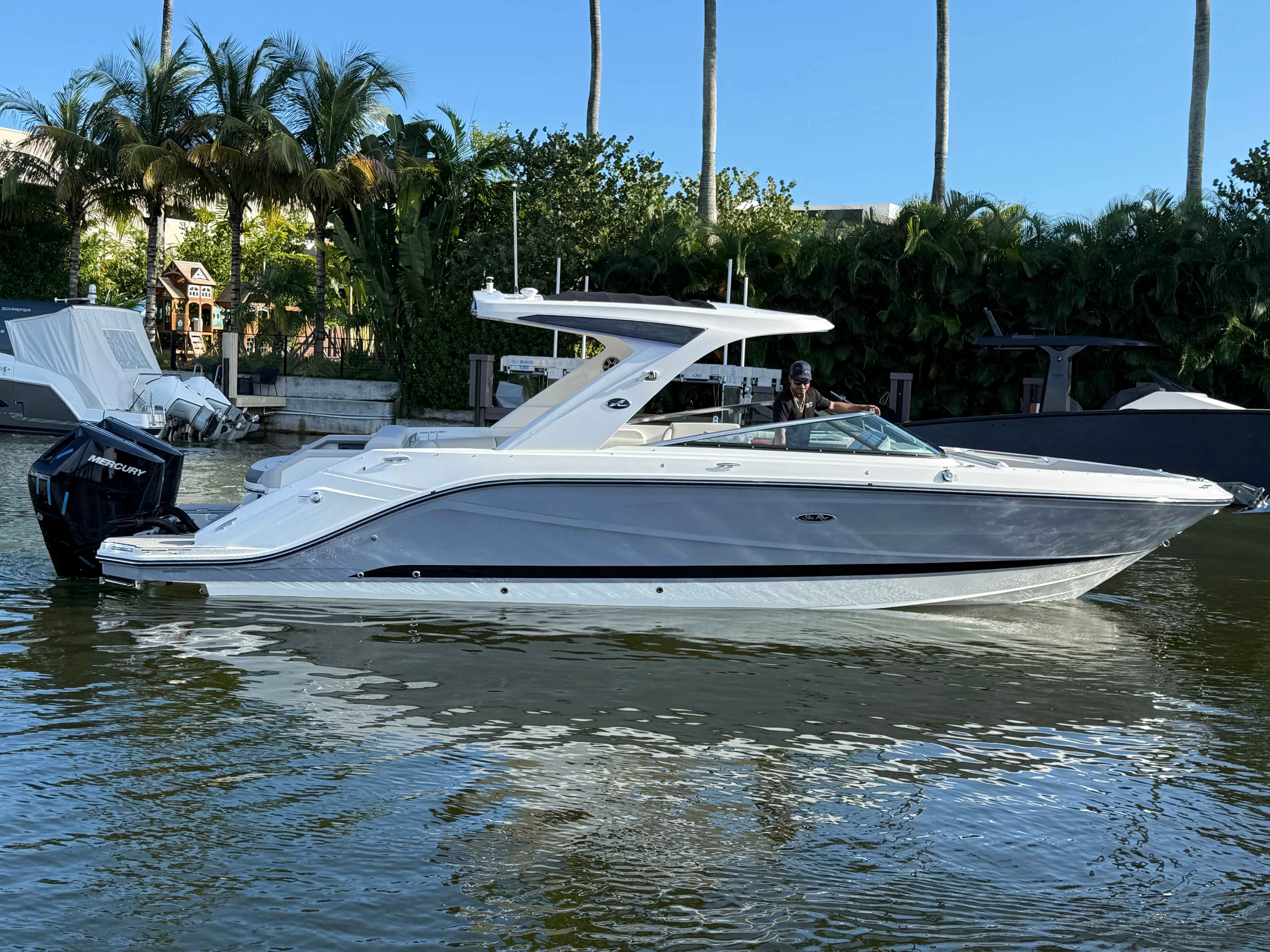 2026 Sea Ray SLX 310 Outboard Image Thumbnail #1