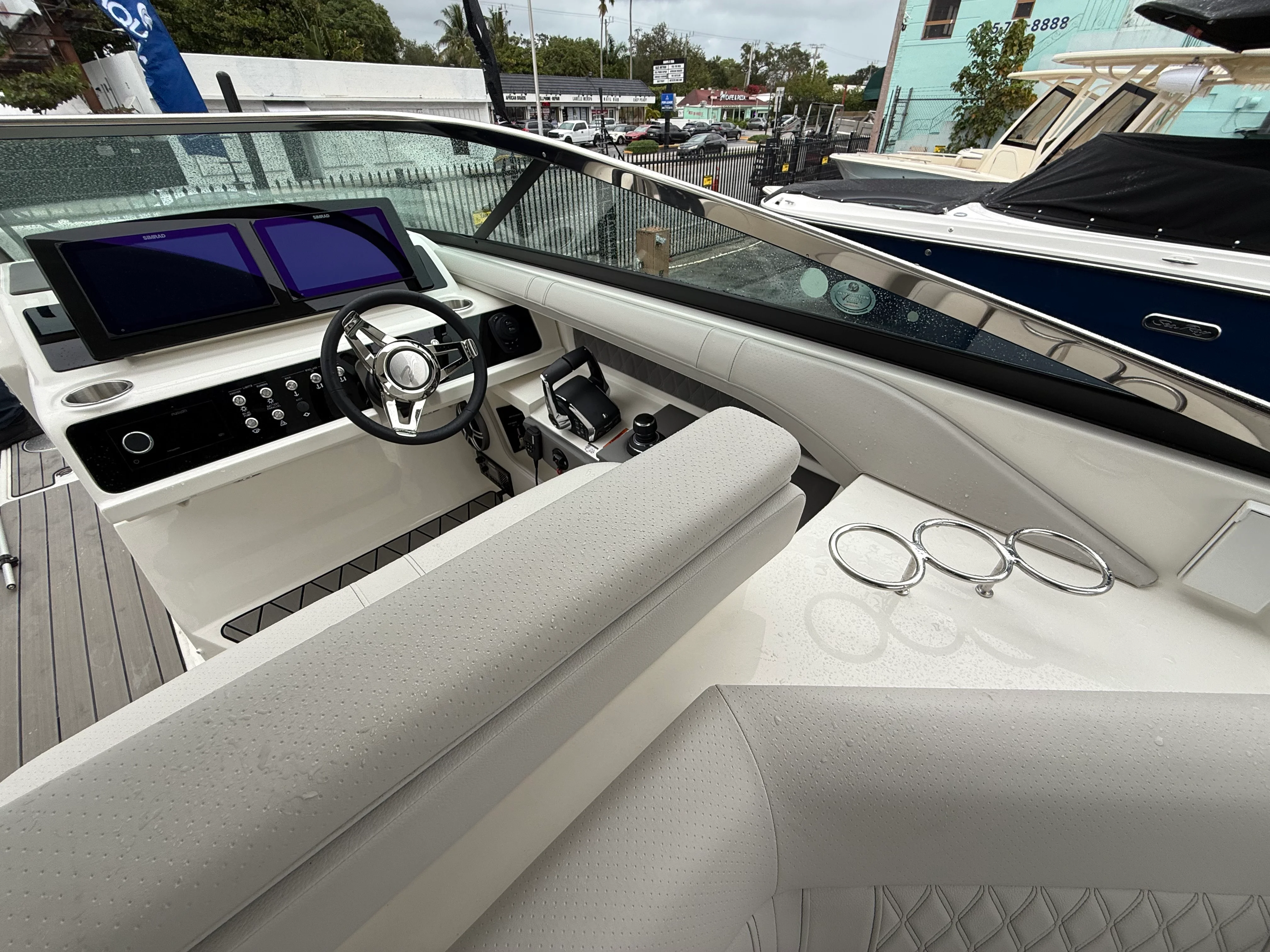 2026 Sea Ray SLX 310 Outboard Image Thumbnail #12