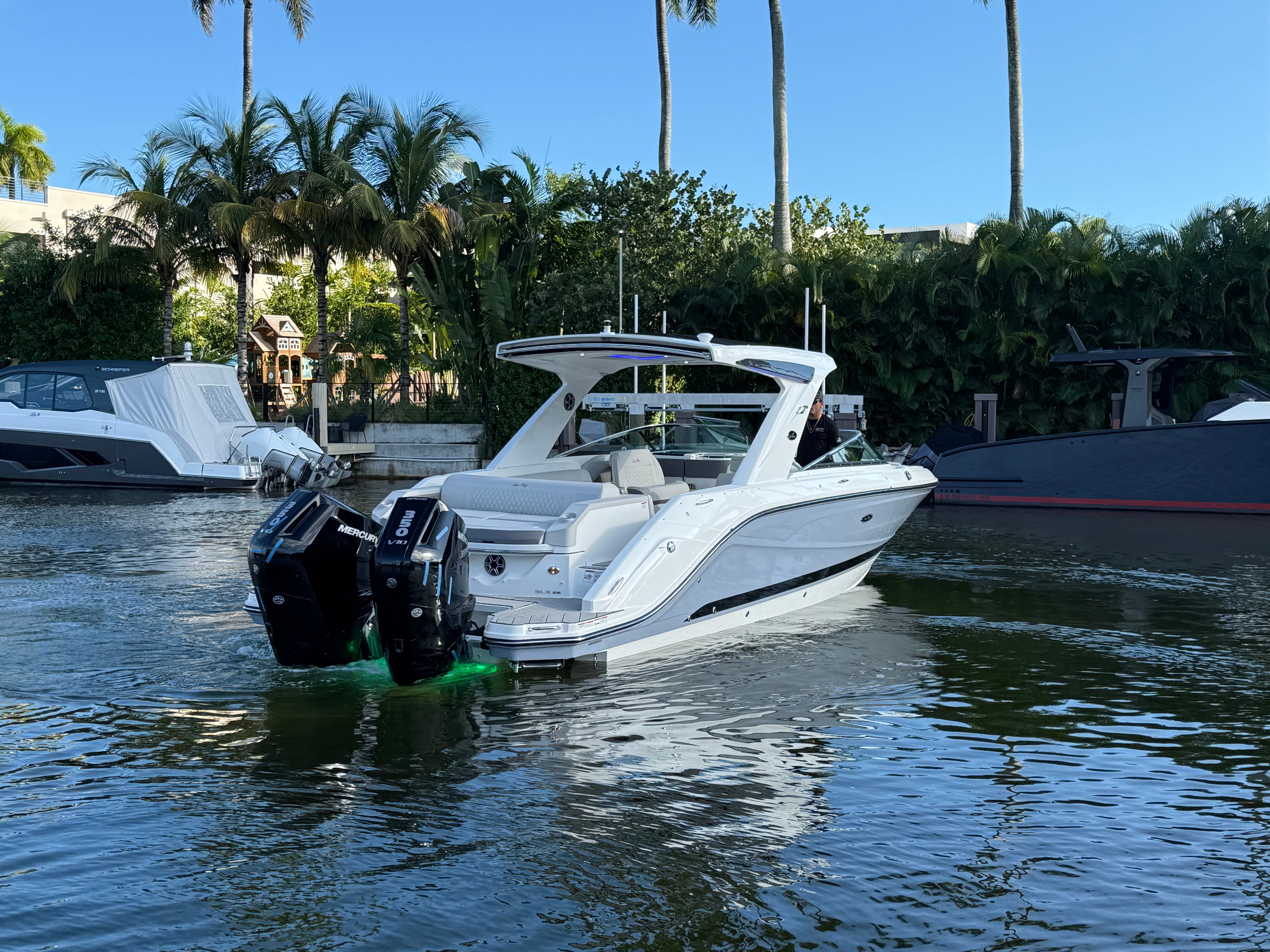 2026 Sea Ray SLX 310 Outboard Image Thumbnail #7