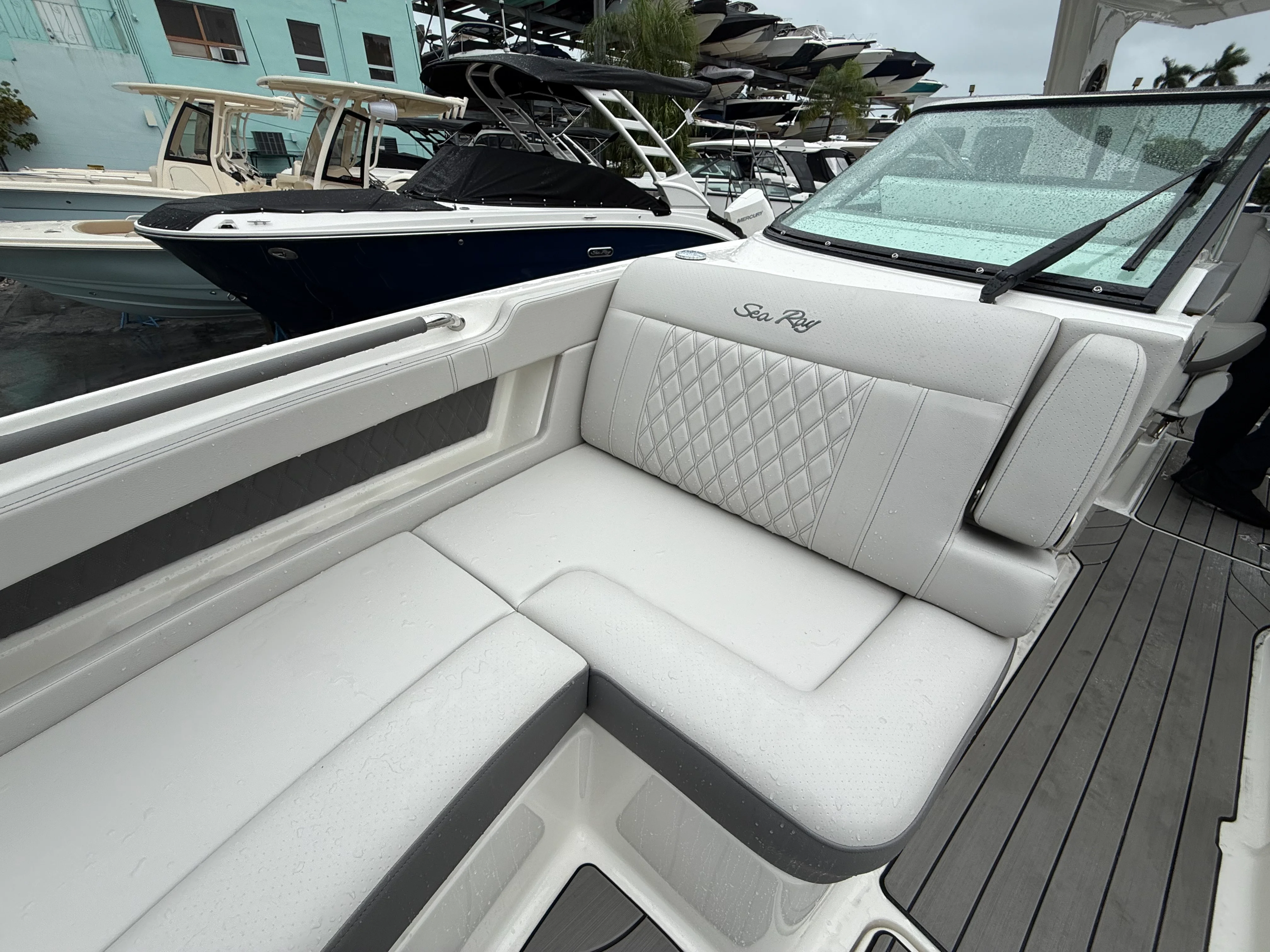 2026 Sea Ray SLX 310 Outboard Image Thumbnail #30