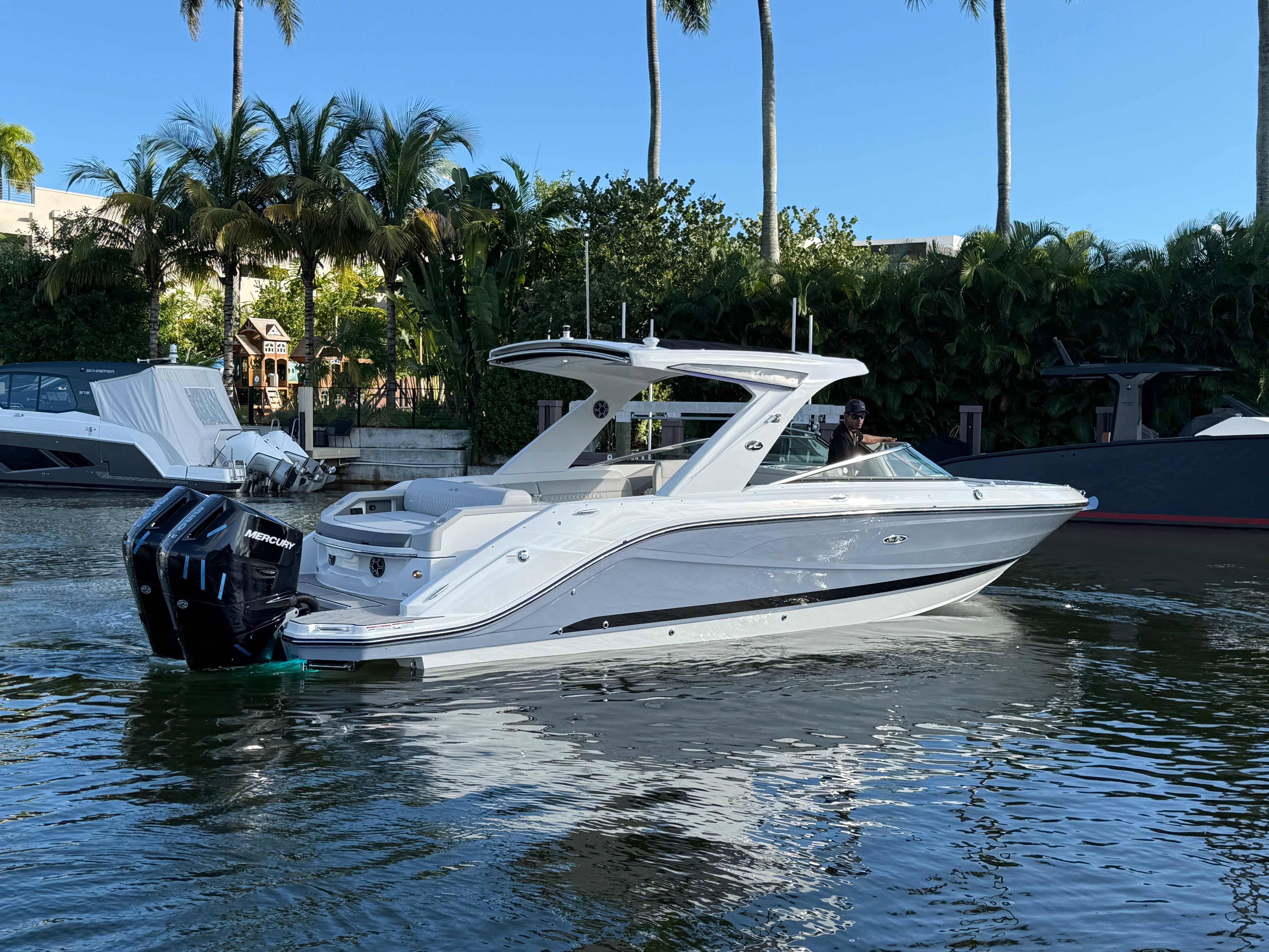 2026 Sea Ray SLX 310 Outboard Image Thumbnail #6