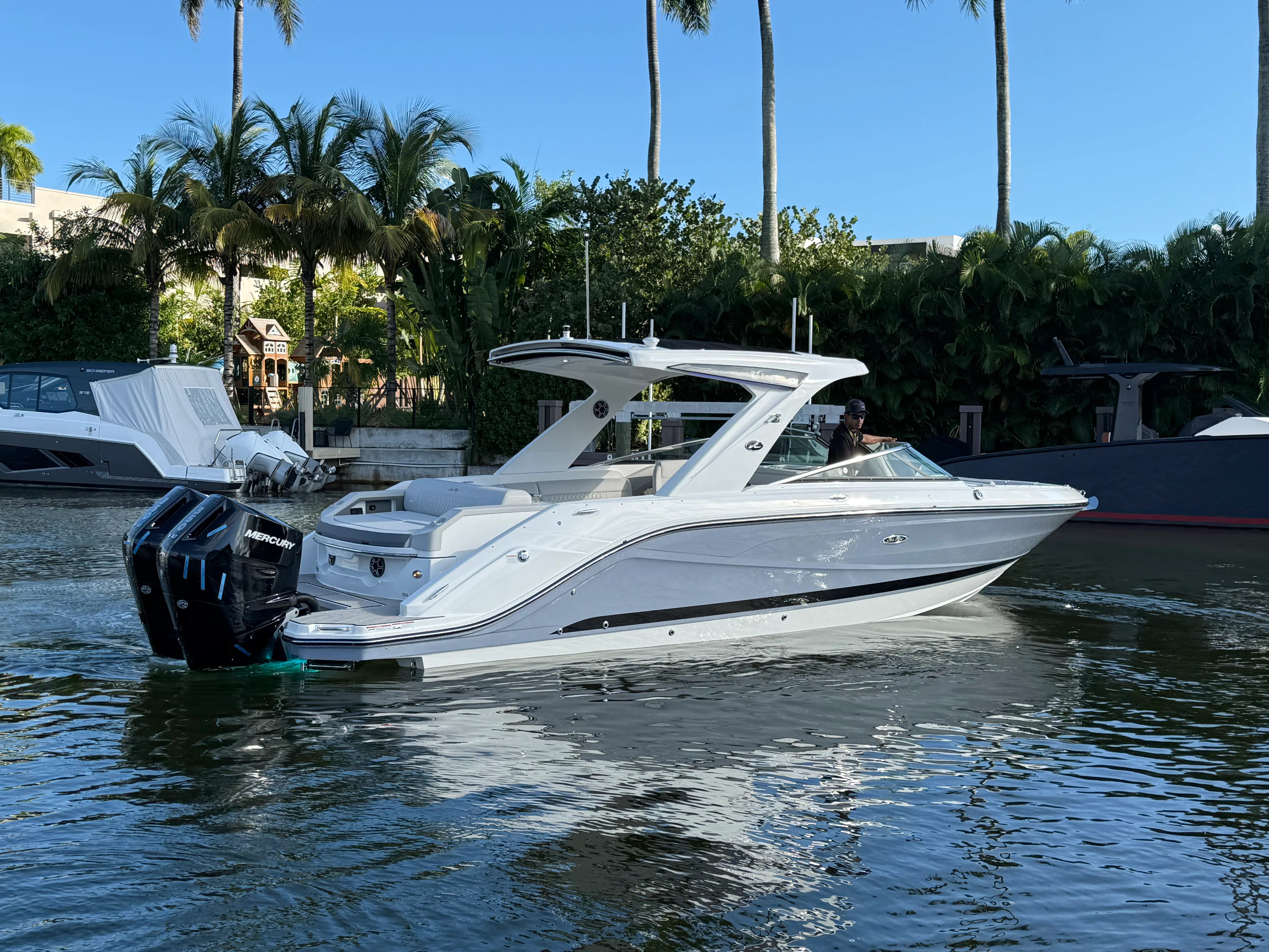 2026 Sea Ray SLX 310 Outboard Image Thumbnail #6