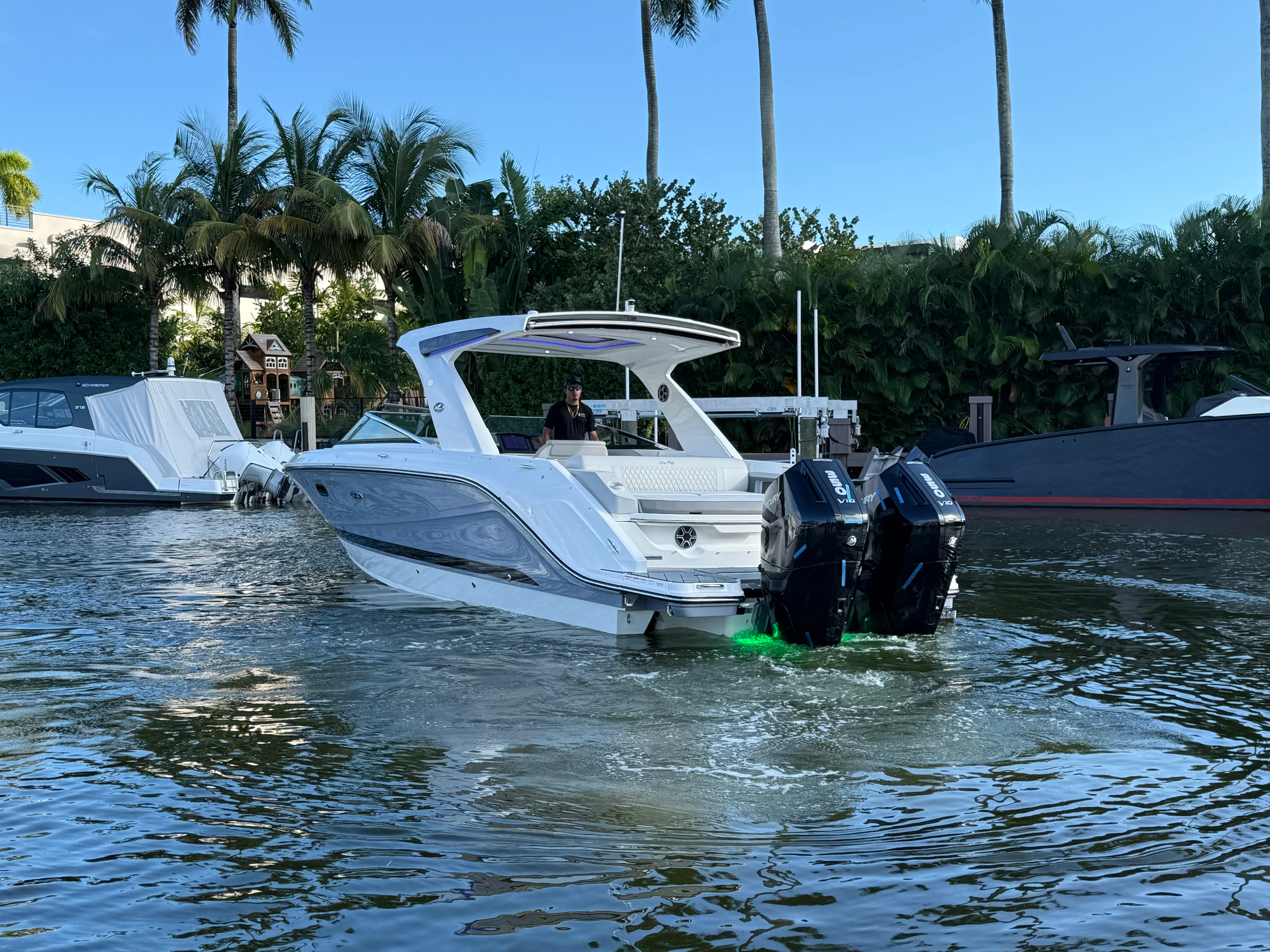 2026 Sea Ray SLX 310 Outboard Image Thumbnail #5