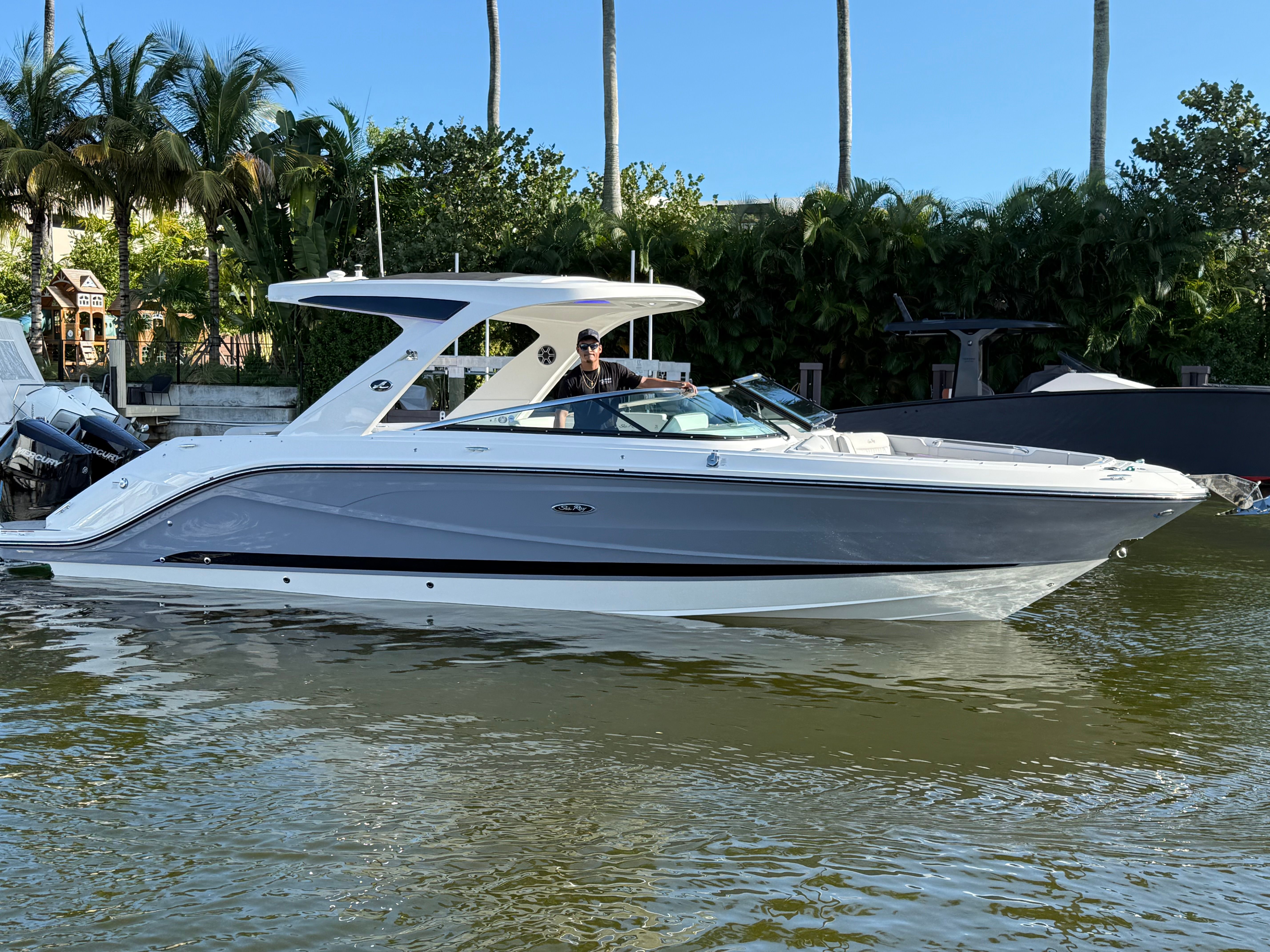 2026 Sea Ray SLX 310 Outboard Image Thumbnail #0