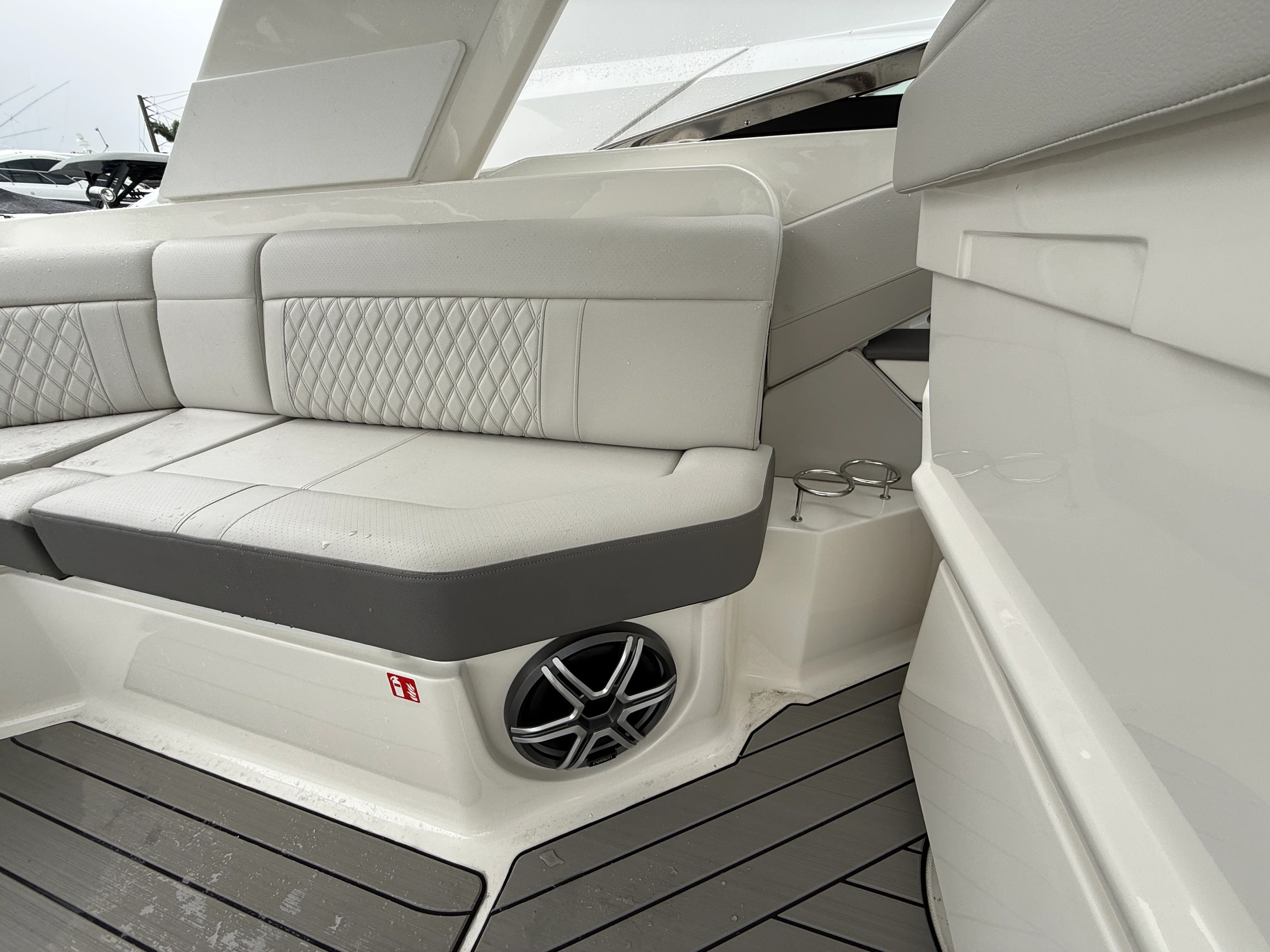 2026 Sea Ray SLX 310 Outboard Image Thumbnail #10