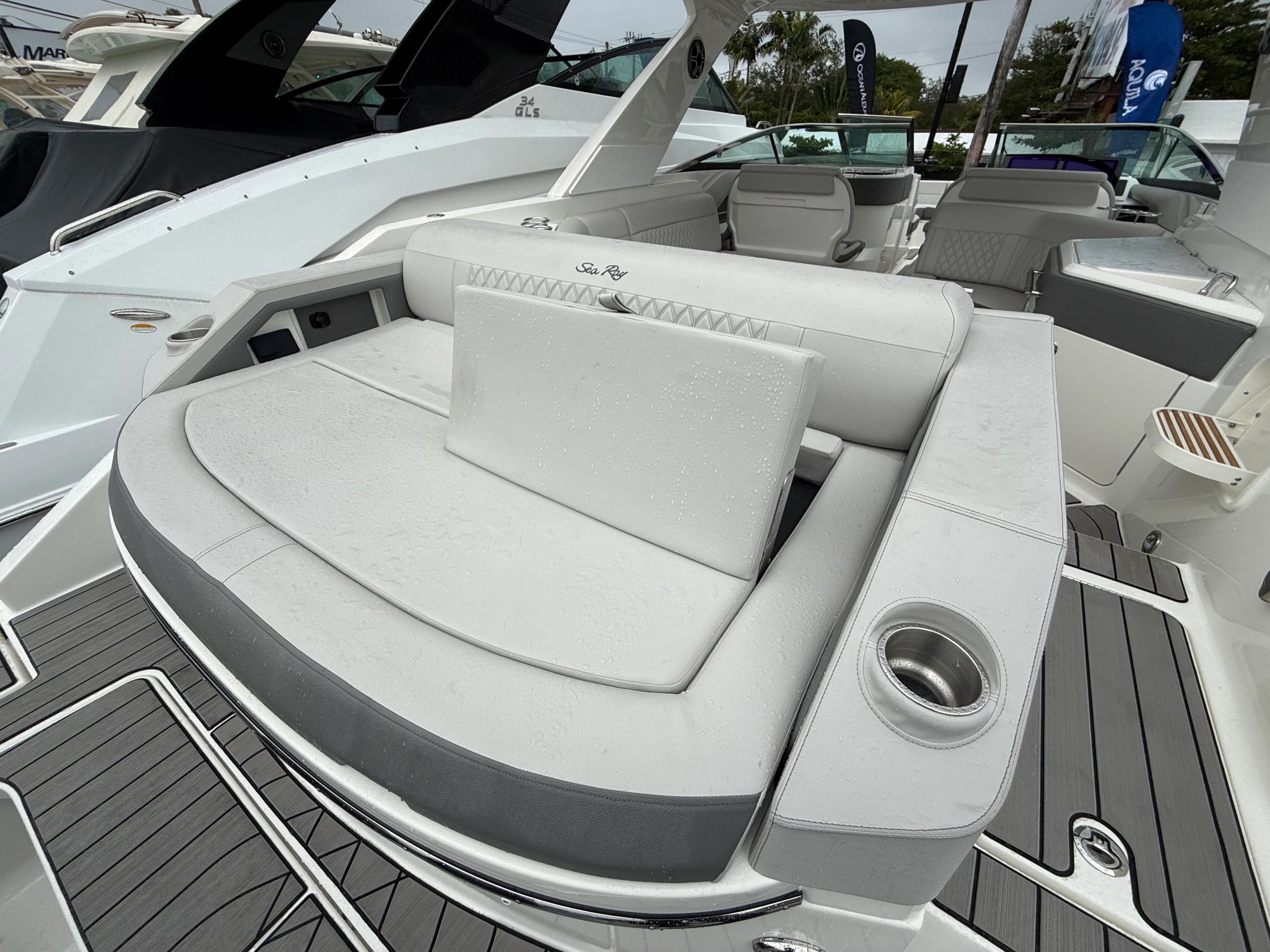 2026 Sea Ray SLX 310 Outboard Image Thumbnail #39