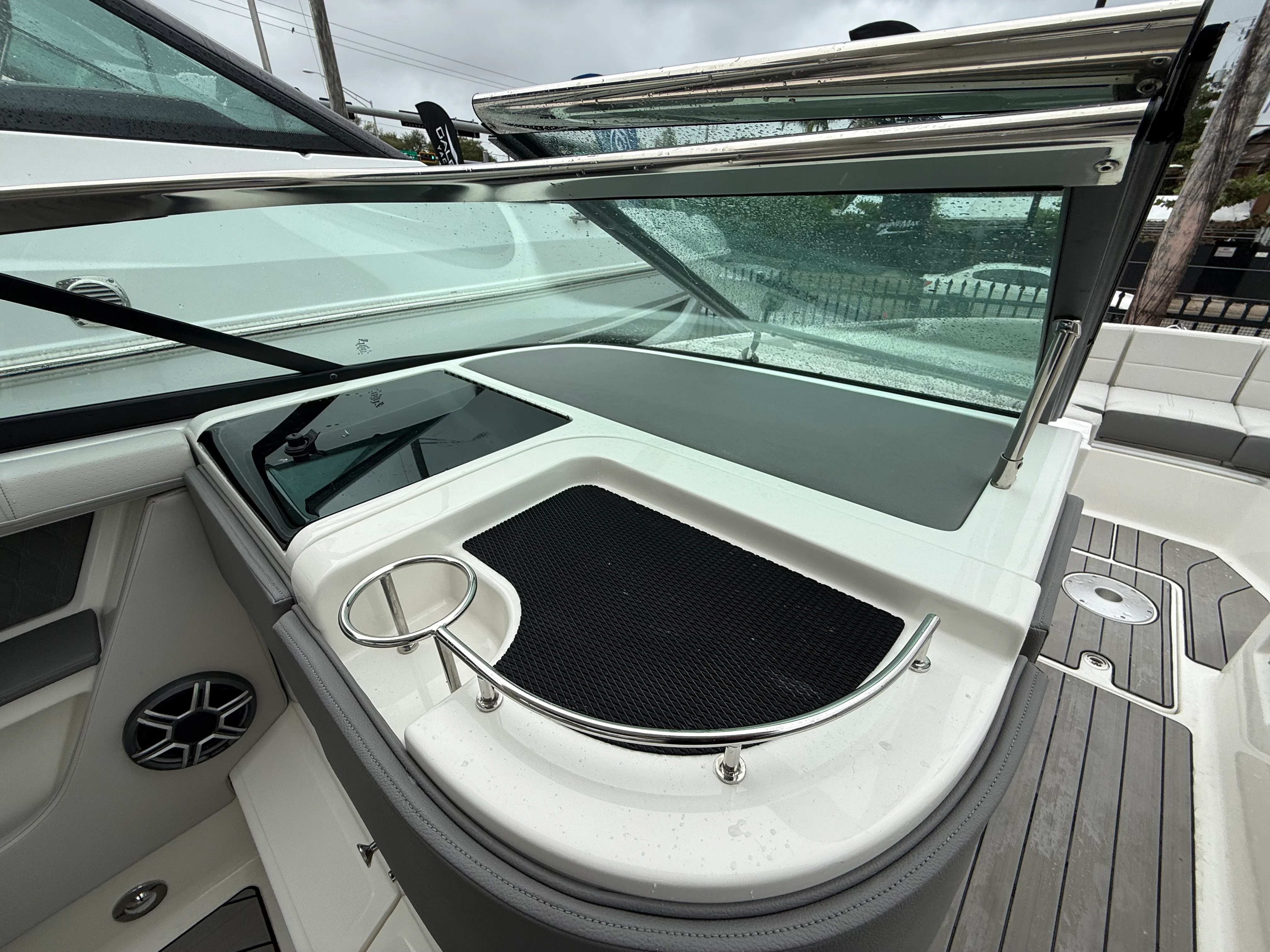 2026 Sea Ray SLX 310 Outboard Image Thumbnail #21