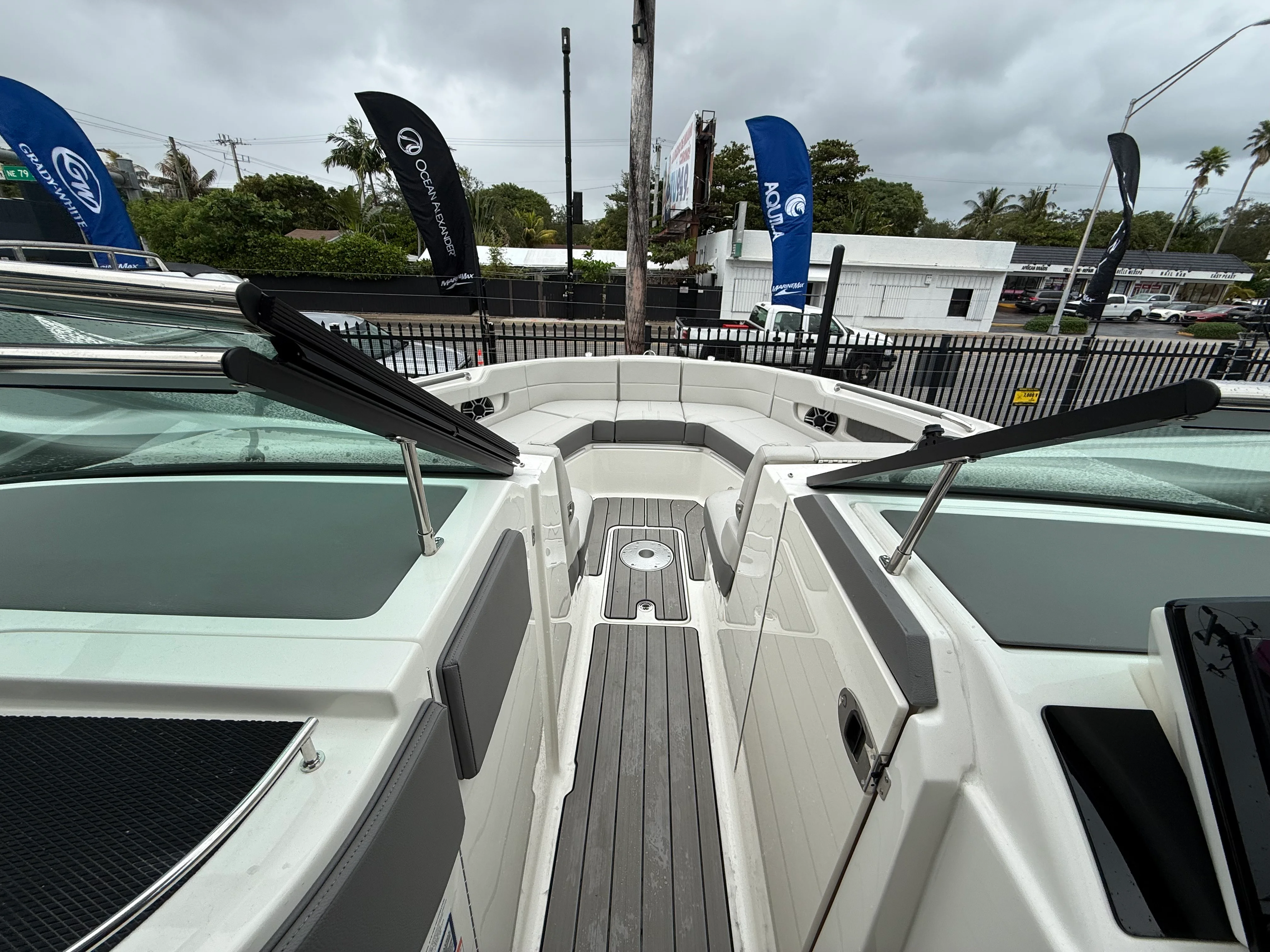 2026 Sea Ray SLX 310 Outboard Image Thumbnail #22