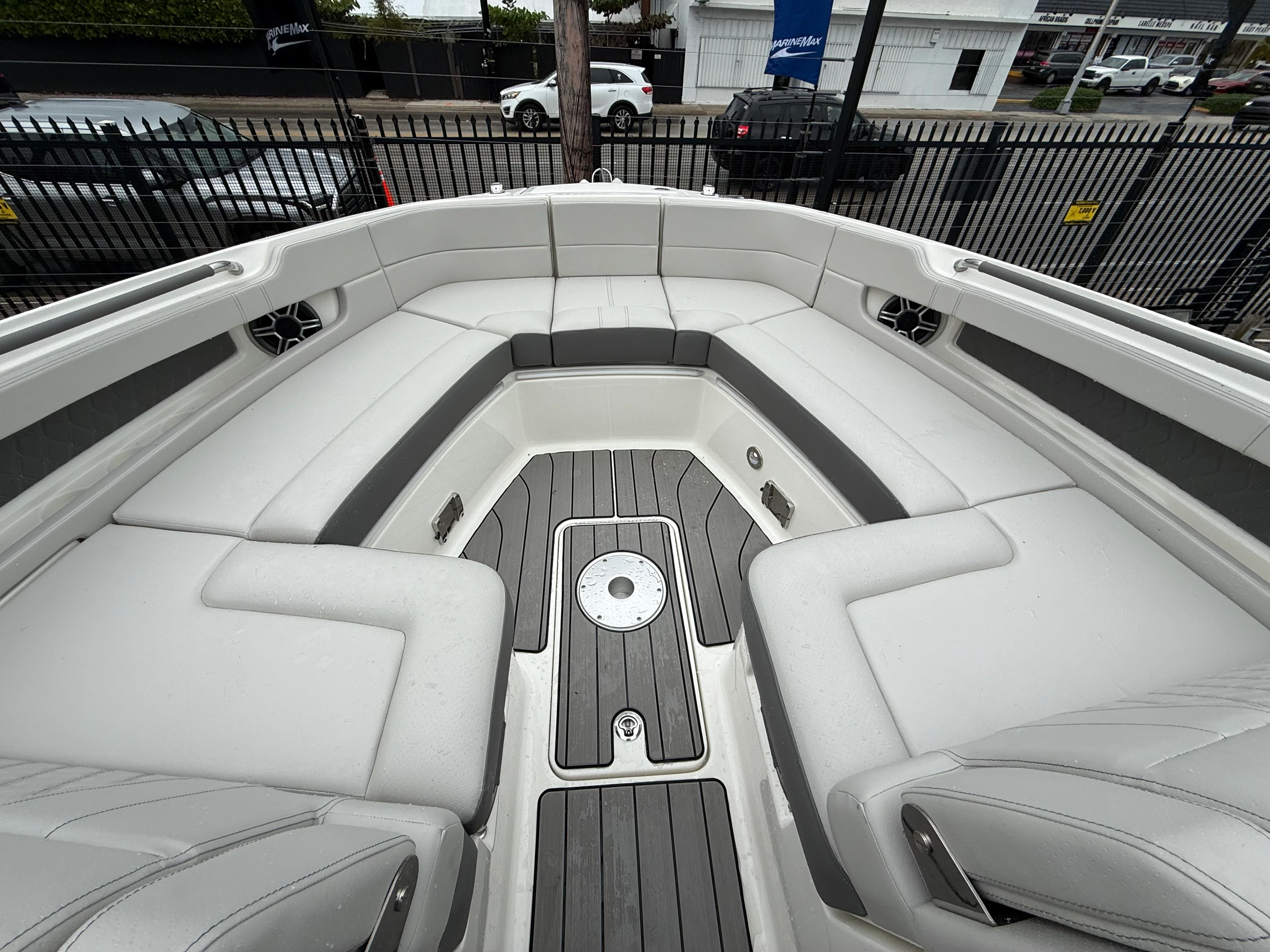 2026 Sea Ray SLX 310 Outboard Image Thumbnail #24