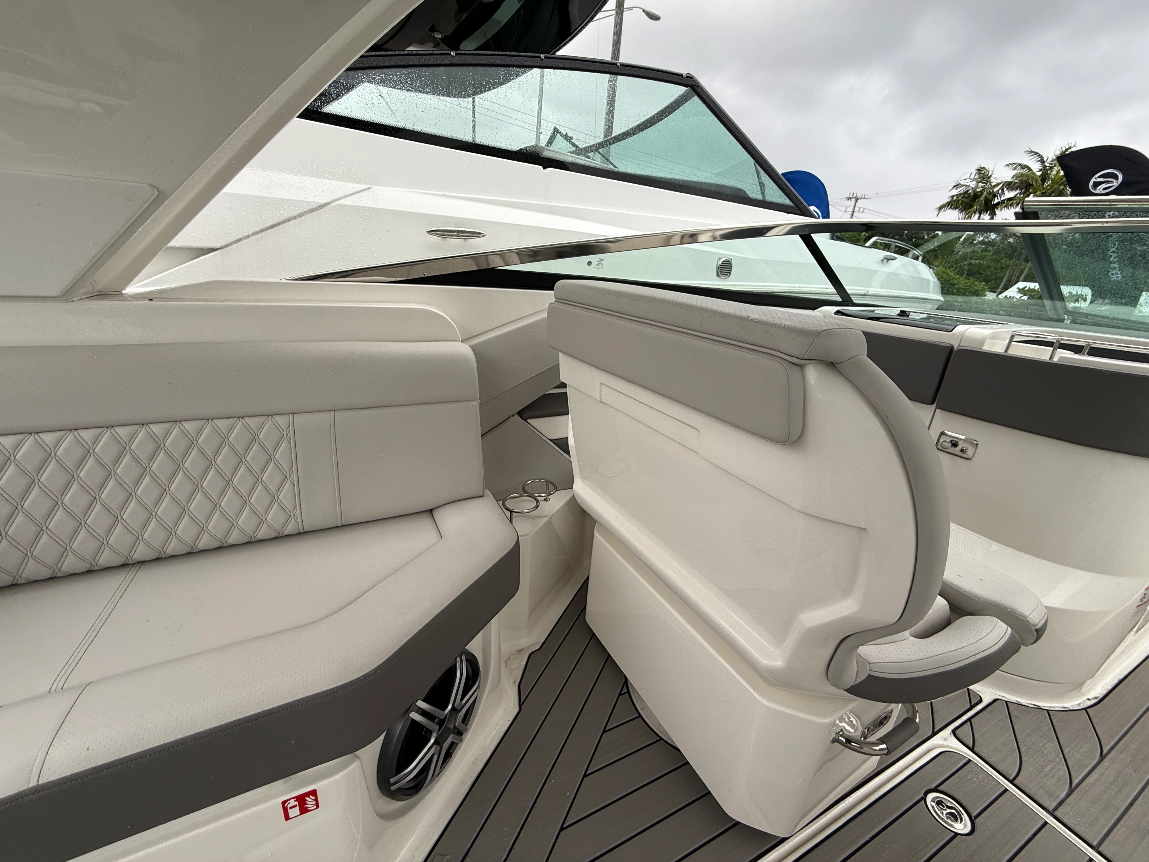 2026 Sea Ray SLX 310 Outboard Image Thumbnail #13