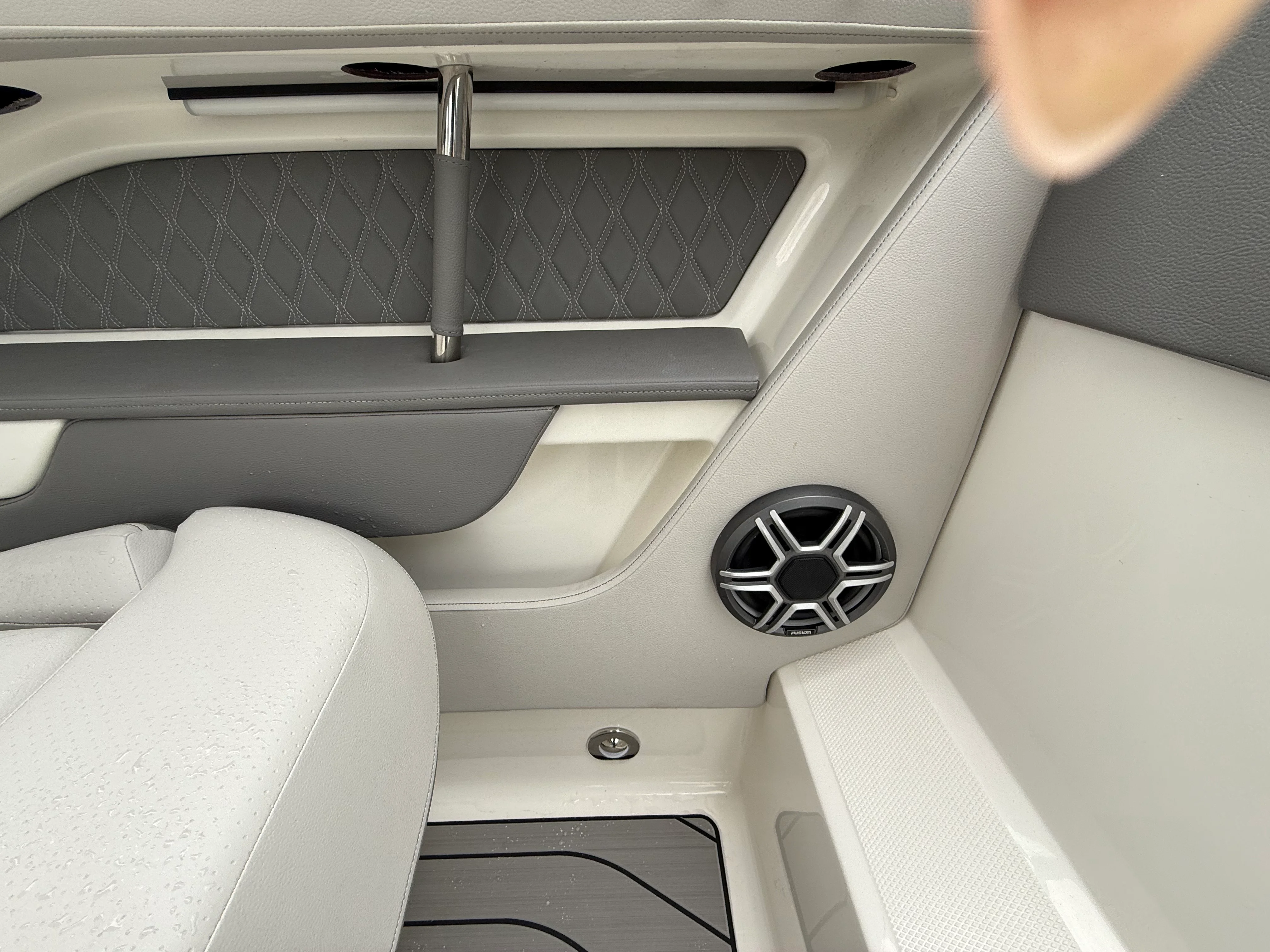 2026 Sea Ray SLX 310 Outboard Image Thumbnail #34