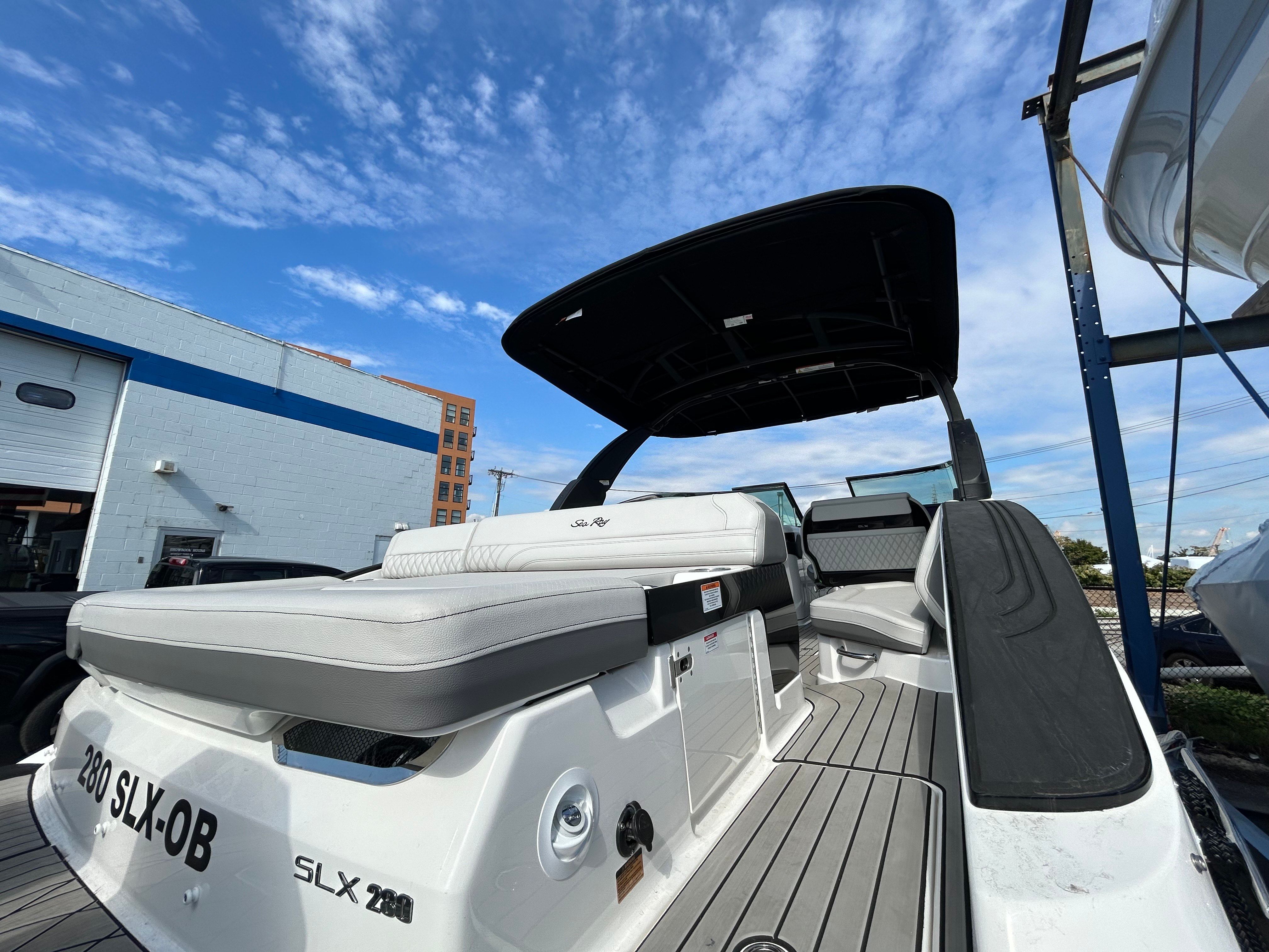 2026 Sea Ray SLX 280 Outboard Image Thumbnail #3