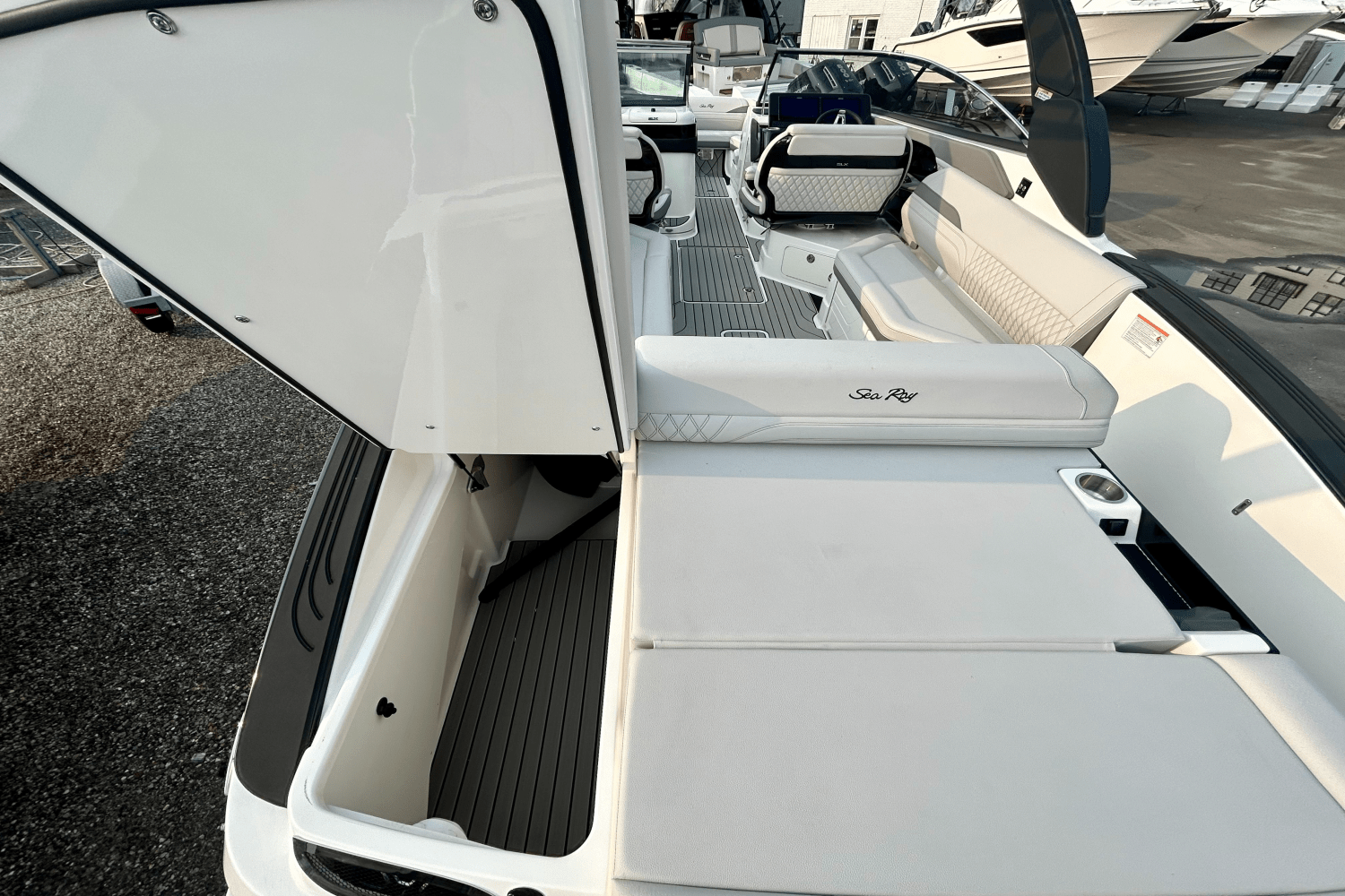 2026 Sea Ray SLX 280 Outboard Image Thumbnail #12