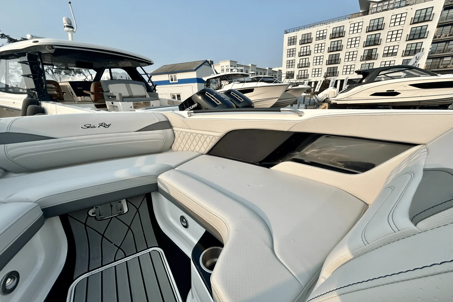 2026 Sea Ray SLX 280 Outboard Image Thumbnail #19