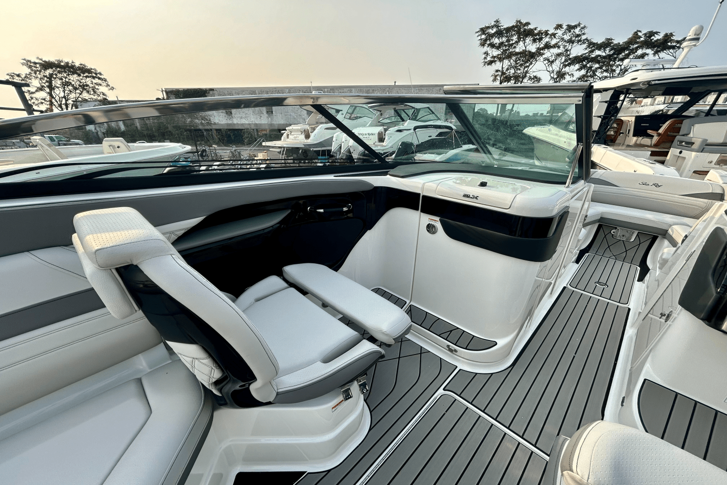 2026 Sea Ray SLX 280 Outboard Image Thumbnail #15