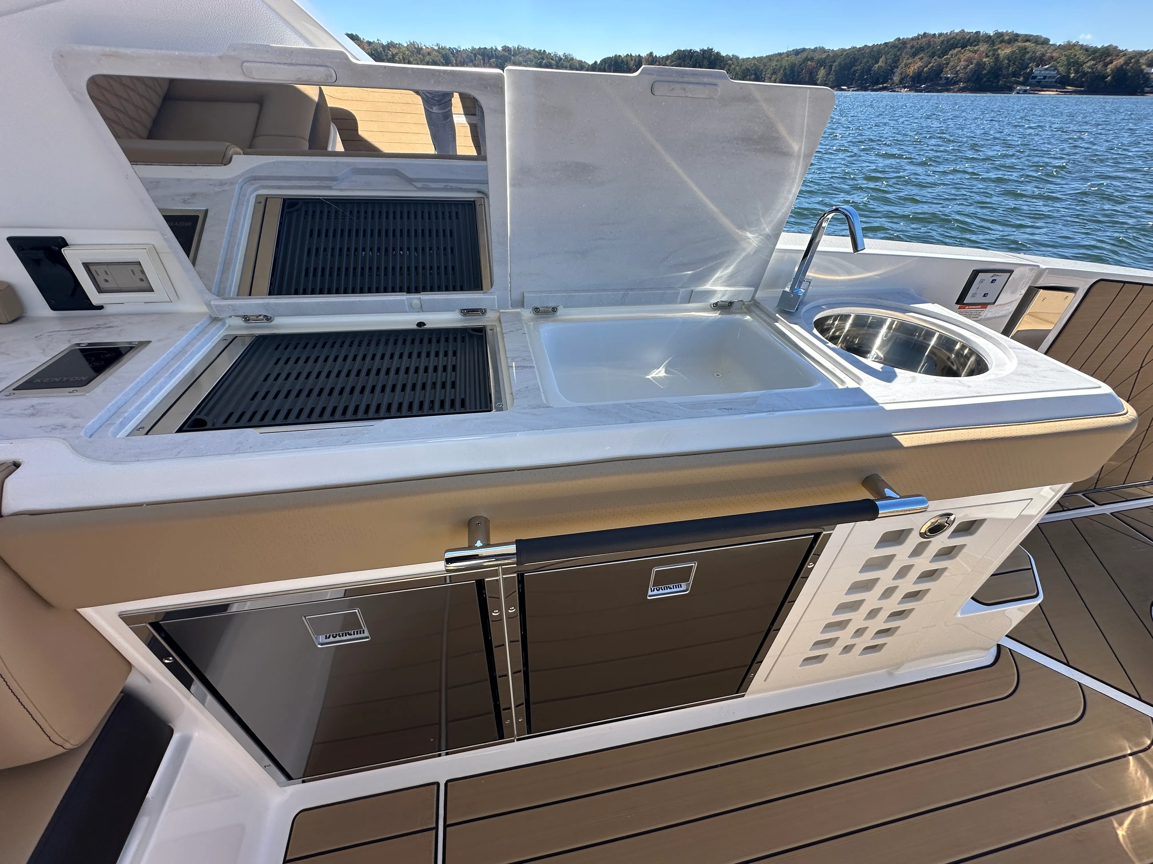 2026 Sea Ray SLX 400 Image Thumbnail #32