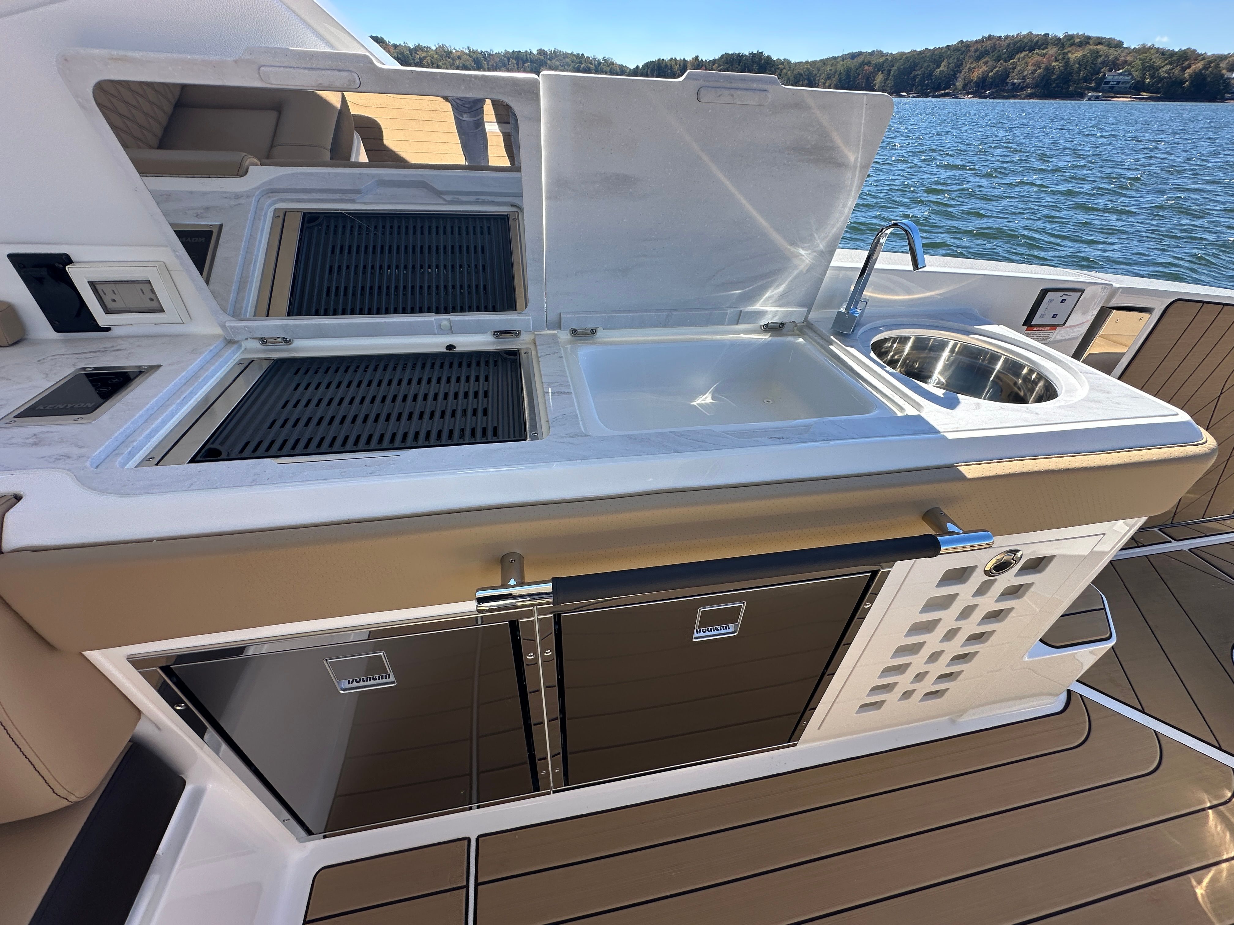 2026 Sea Ray SLX 400 Image Thumbnail #32