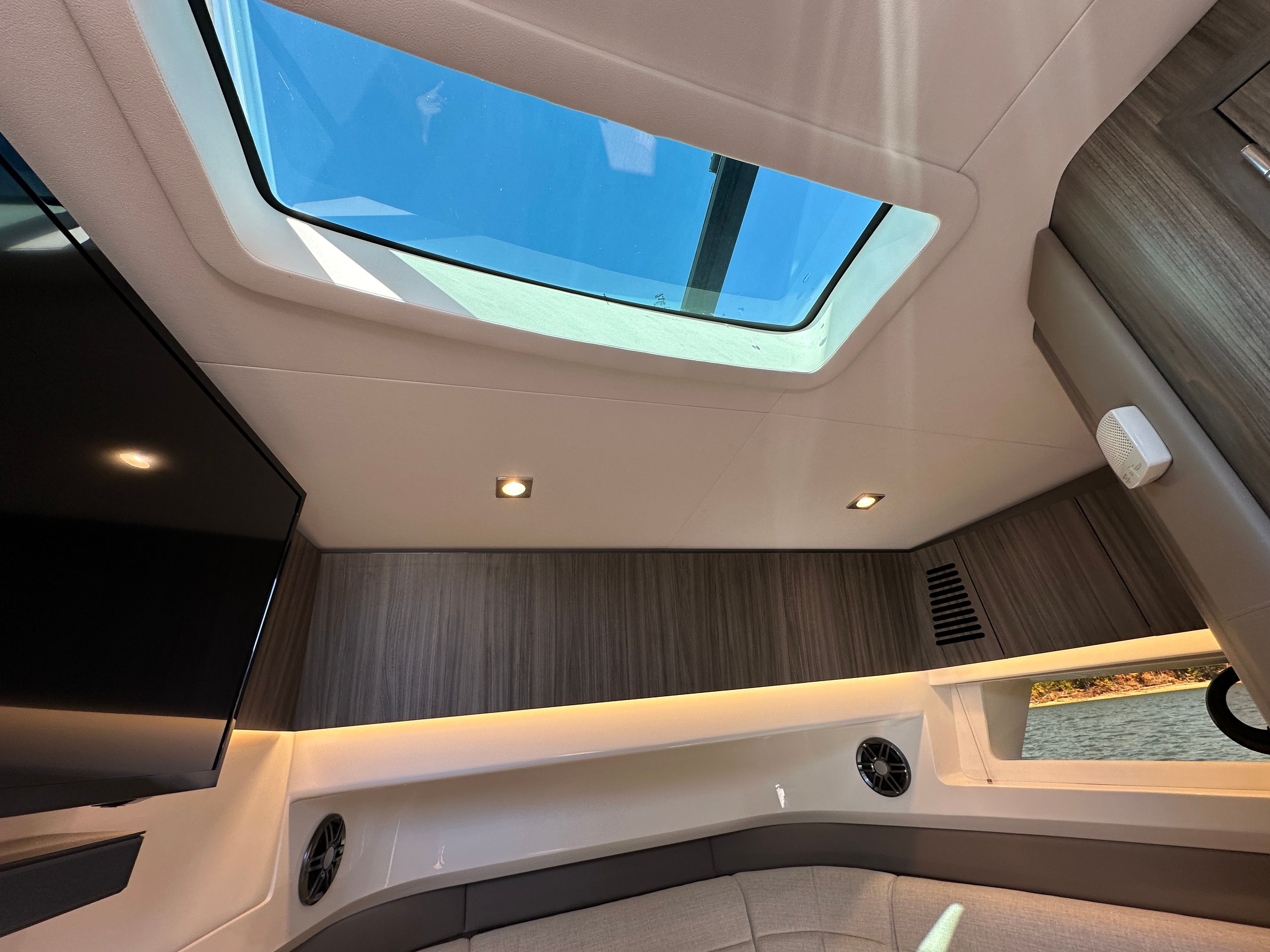 2026 Sea Ray SLX 400 Image Thumbnail #21