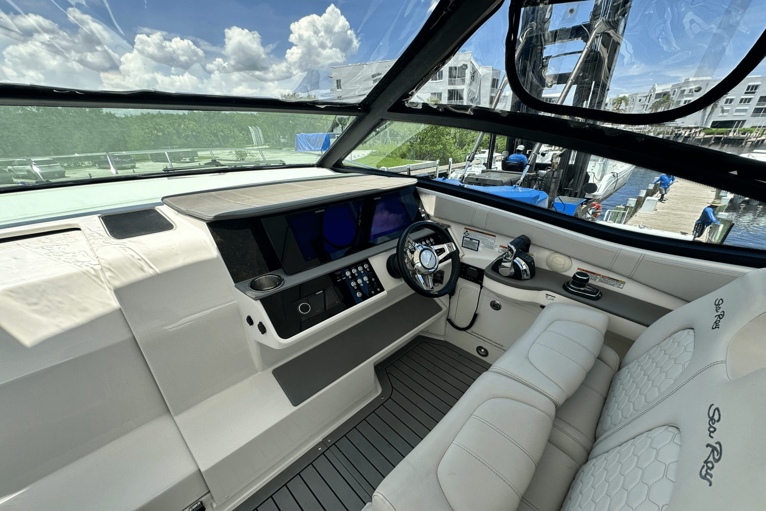 2021 Sea Ray 320 DA-OB Image Thumbnail #34