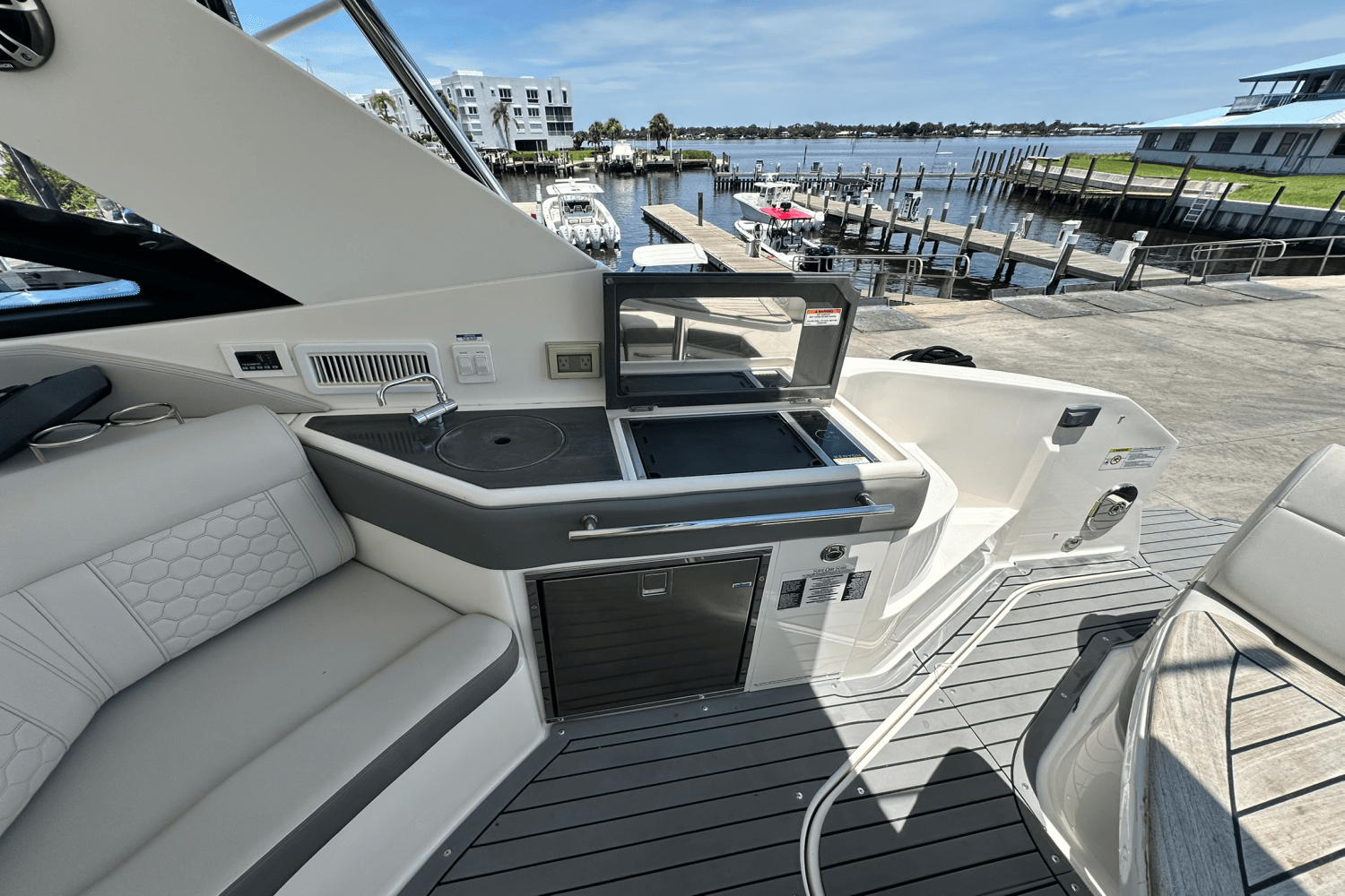 2021 Sea Ray 320 DA-OB Image Thumbnail #35