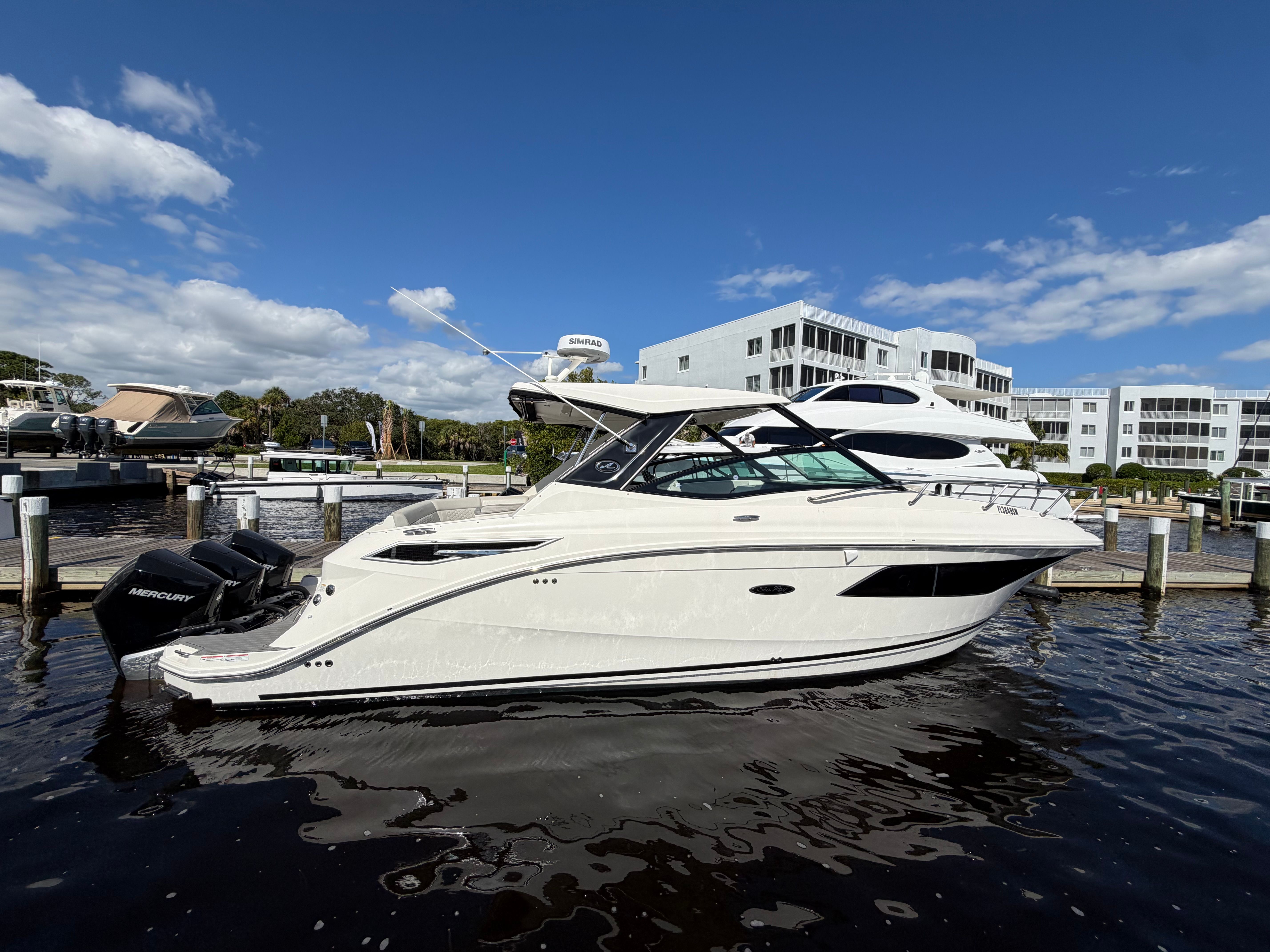 2021 Sea Ray 320 DA-OB Image Thumbnail #2