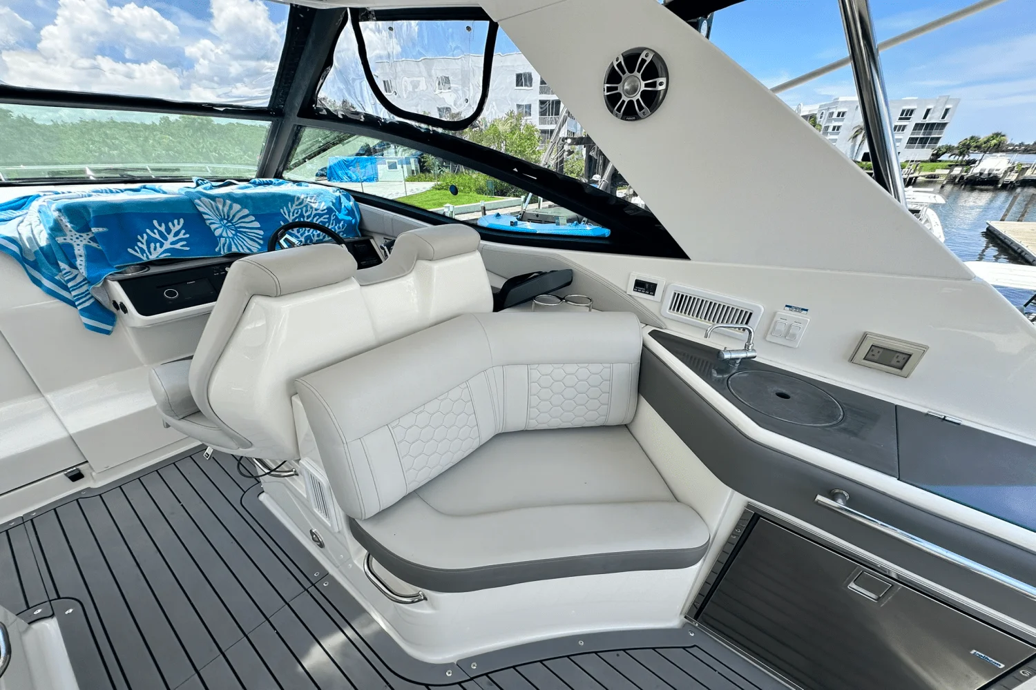 2021 Sea Ray 320 DA-OB Image Thumbnail #36