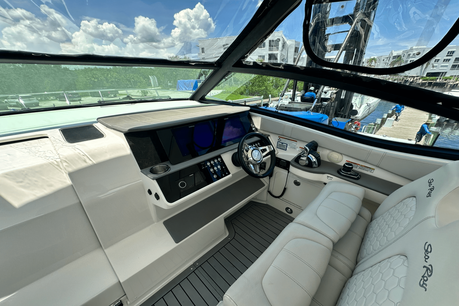 2021 Sea Ray 320 DA-OB Image Thumbnail #37