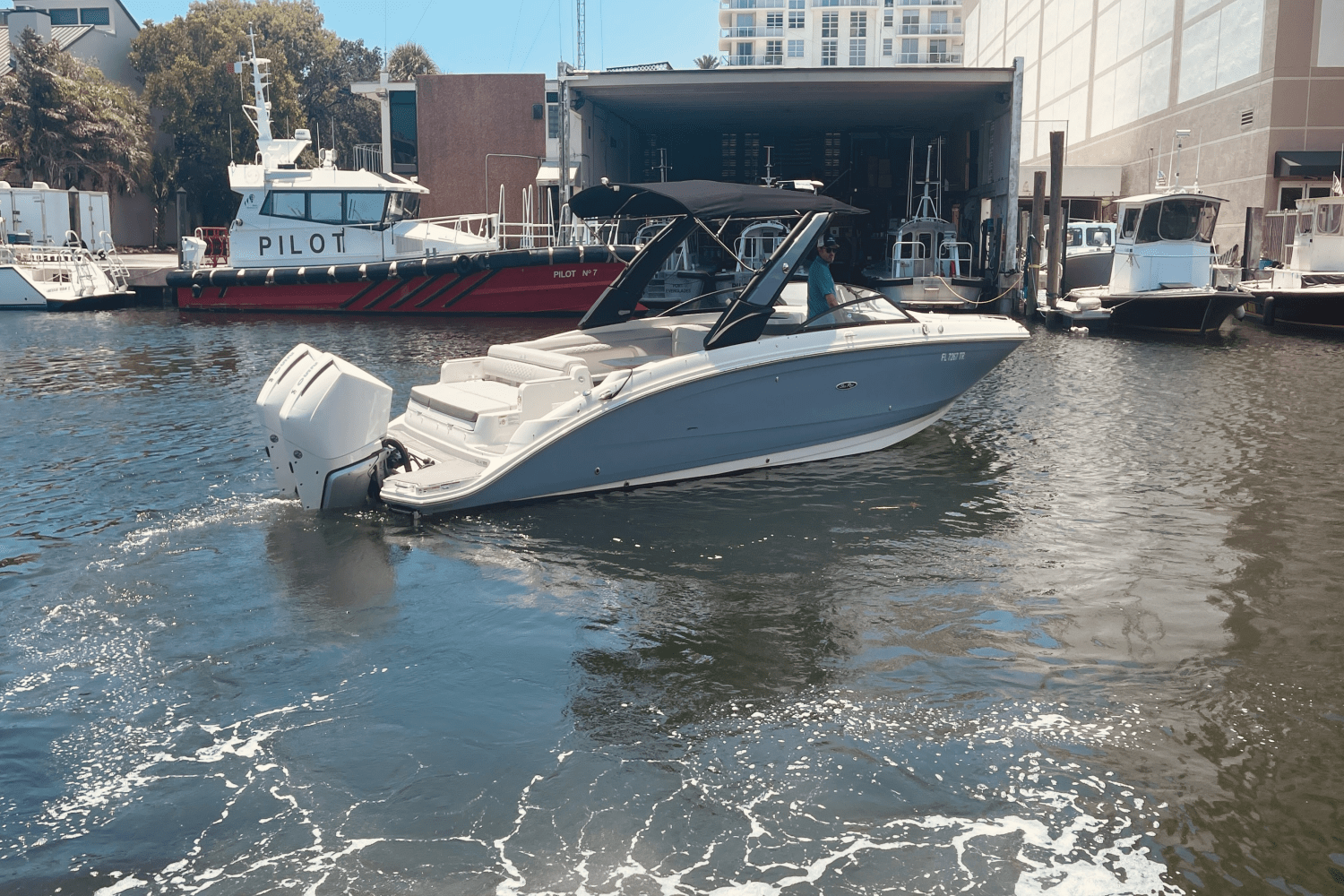 2024 Sea Ray 290 SDX OUTBOARD Image Thumbnail #10