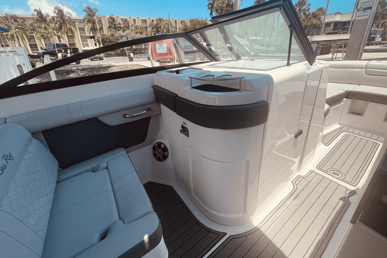2024 Sea Ray 290 SDX OUTBOARD Image Thumbnail #37
