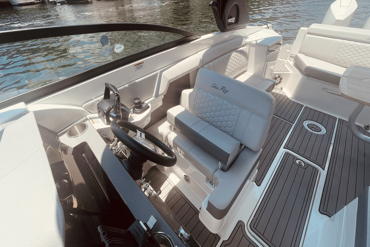 2024 Sea Ray 290 SDX OUTBOARD Image Thumbnail #23