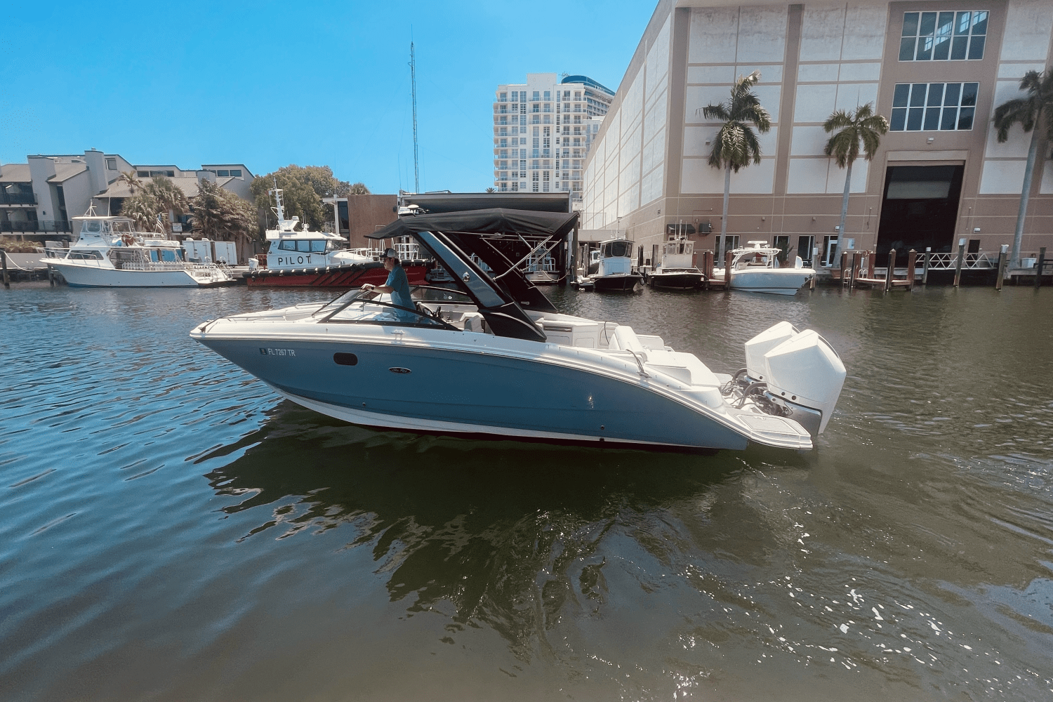 2024 Sea Ray 290 SDX OUTBOARD Image Thumbnail #2