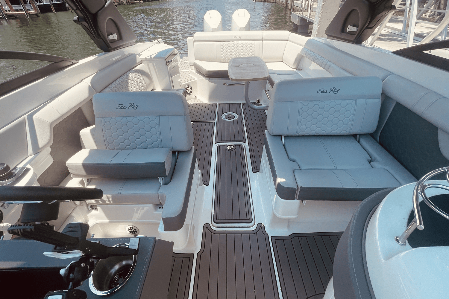 2024 Sea Ray 290 SDX OUTBOARD Image Thumbnail #32