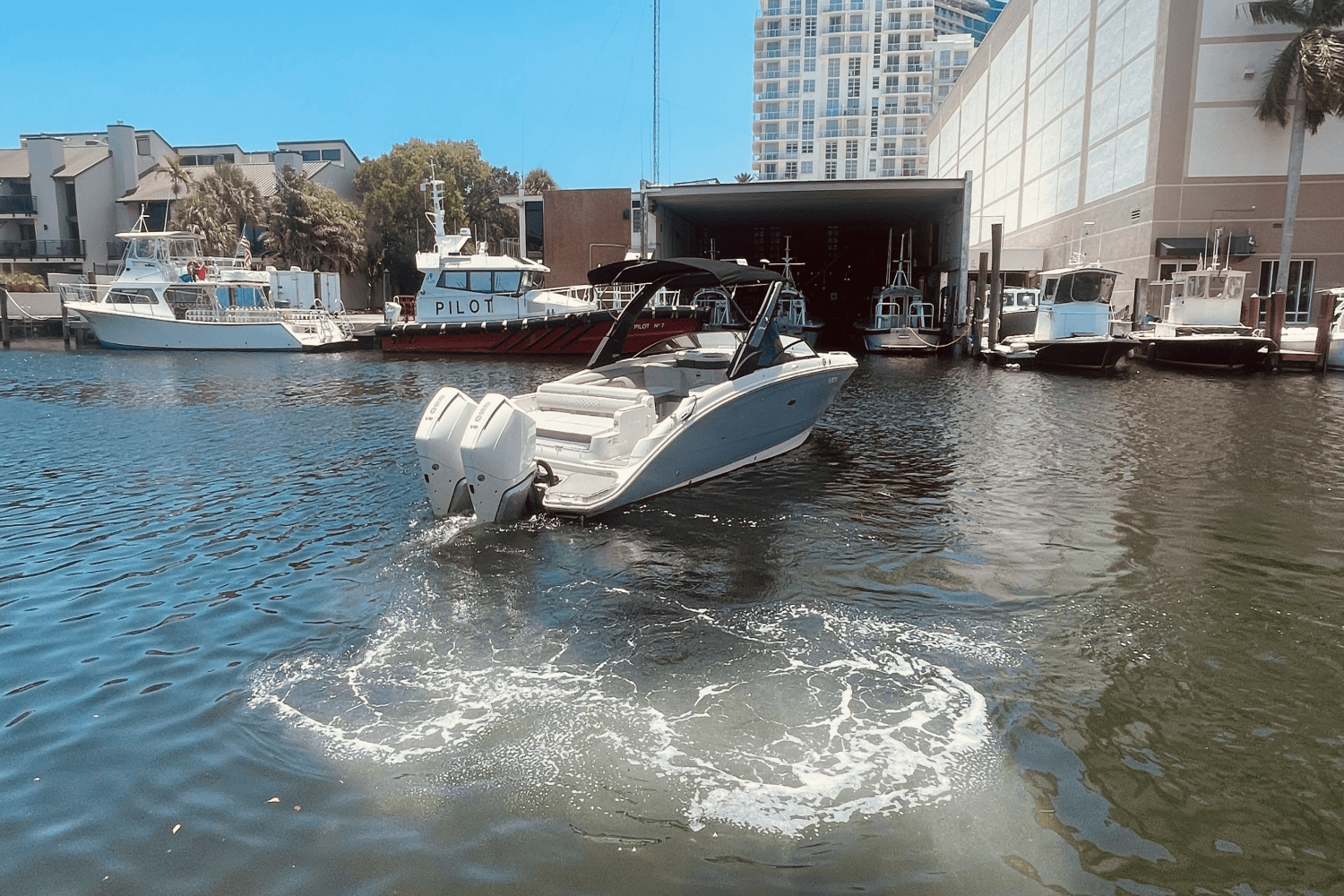2024 Sea Ray 290 SDX OUTBOARD Image Thumbnail #9