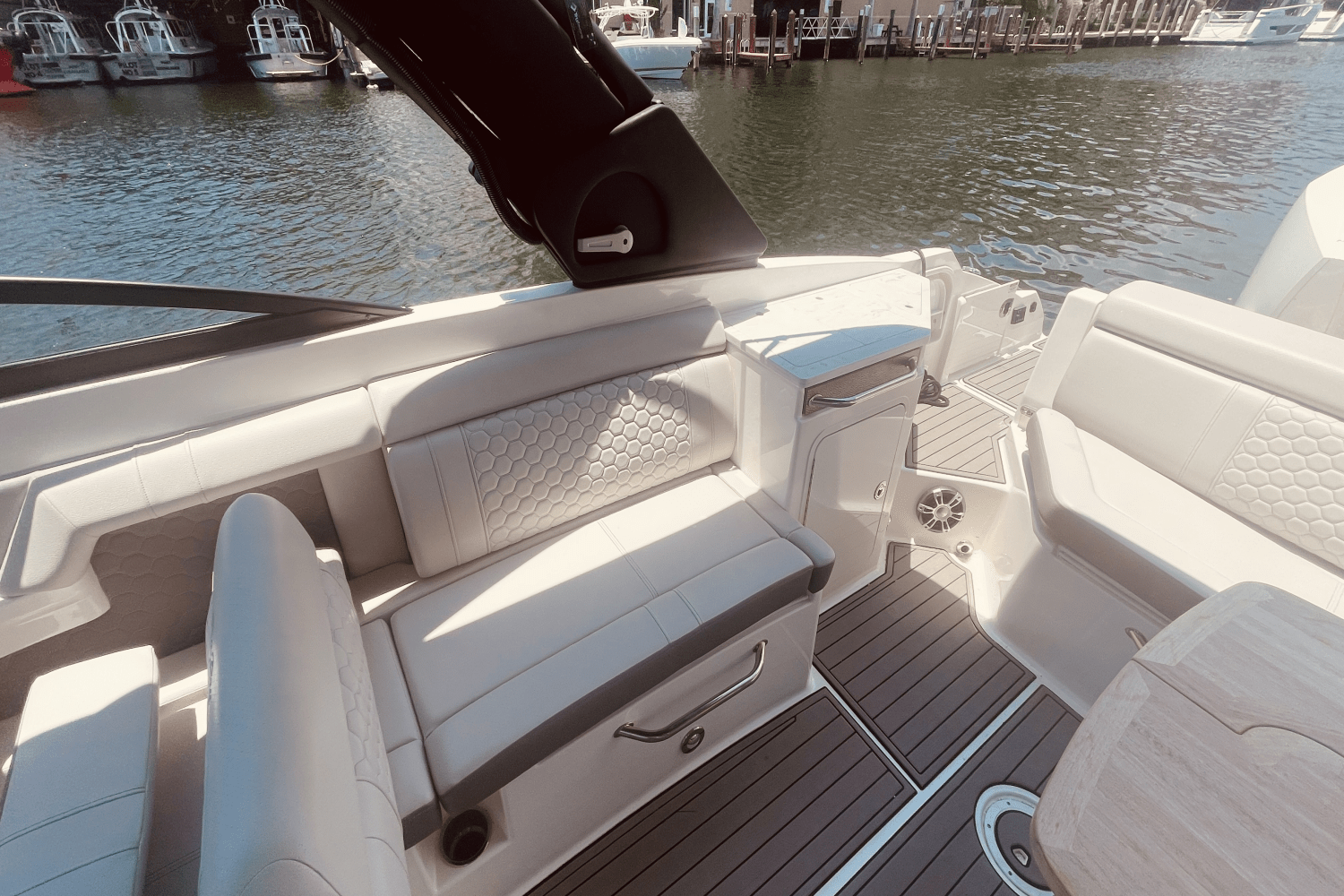 2024 Sea Ray 290 SDX OUTBOARD Image Thumbnail #30
