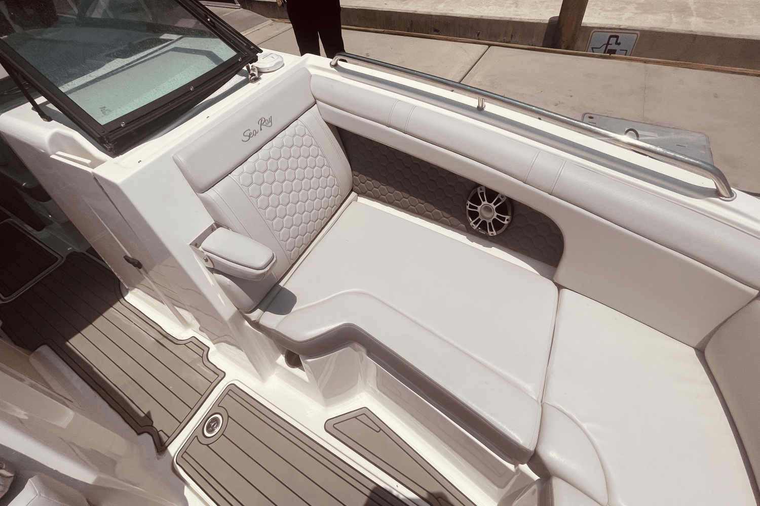 2024 Sea Ray 290 SDX OUTBOARD Image Thumbnail #16