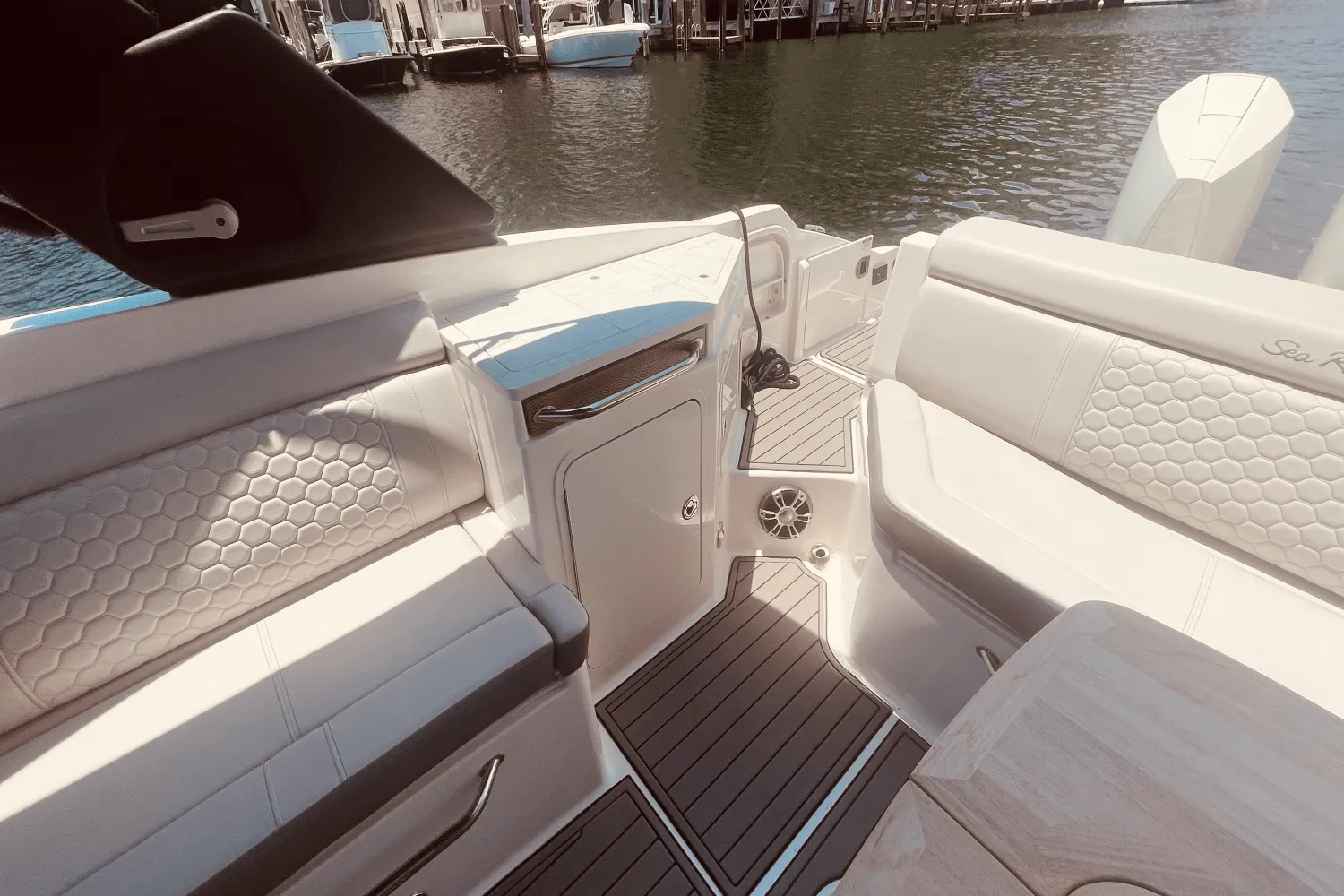 2024 Sea Ray 290 SDX OUTBOARD Image Thumbnail #33