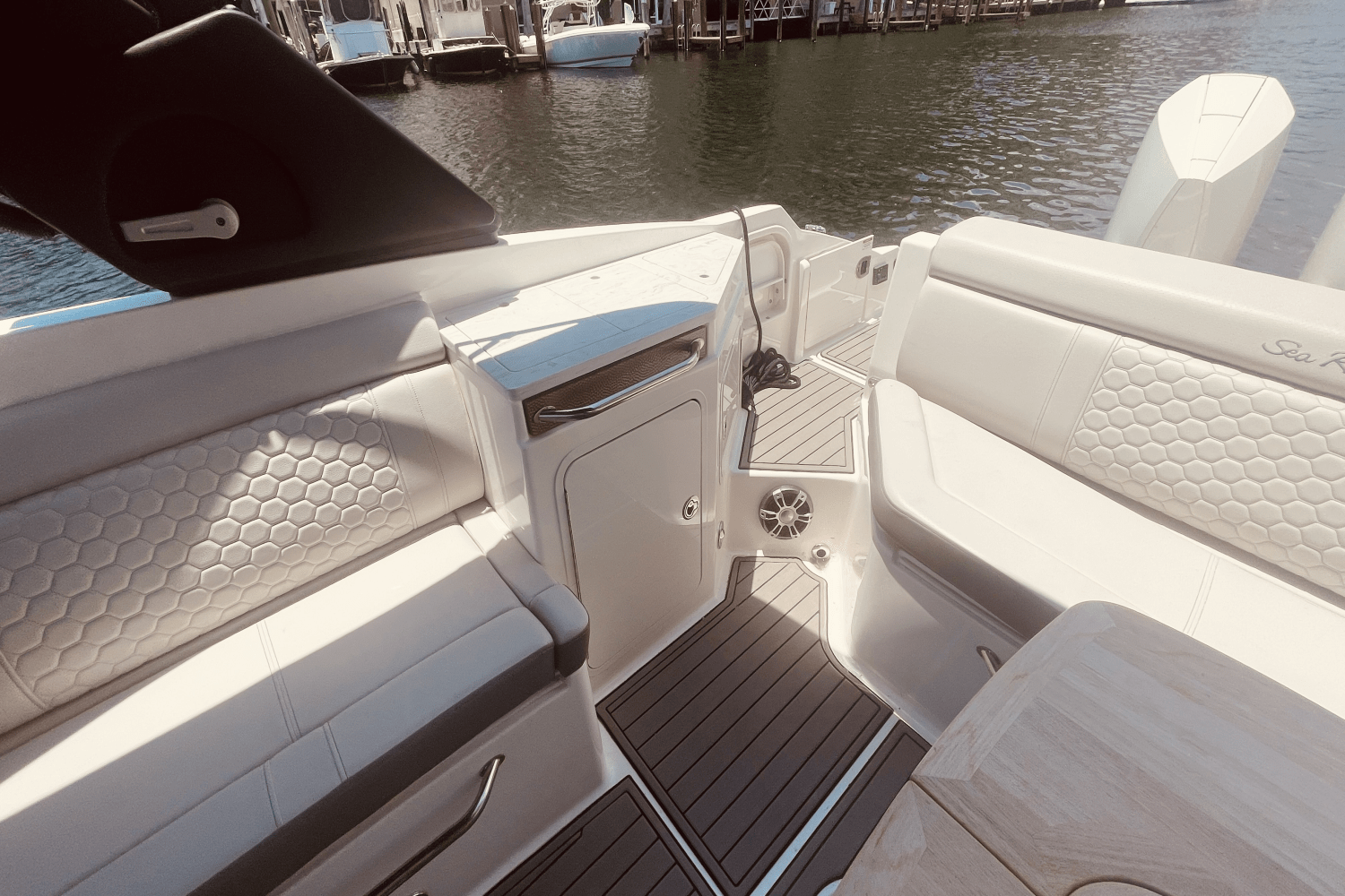 2024 Sea Ray 290 SDX OUTBOARD Image Thumbnail #43