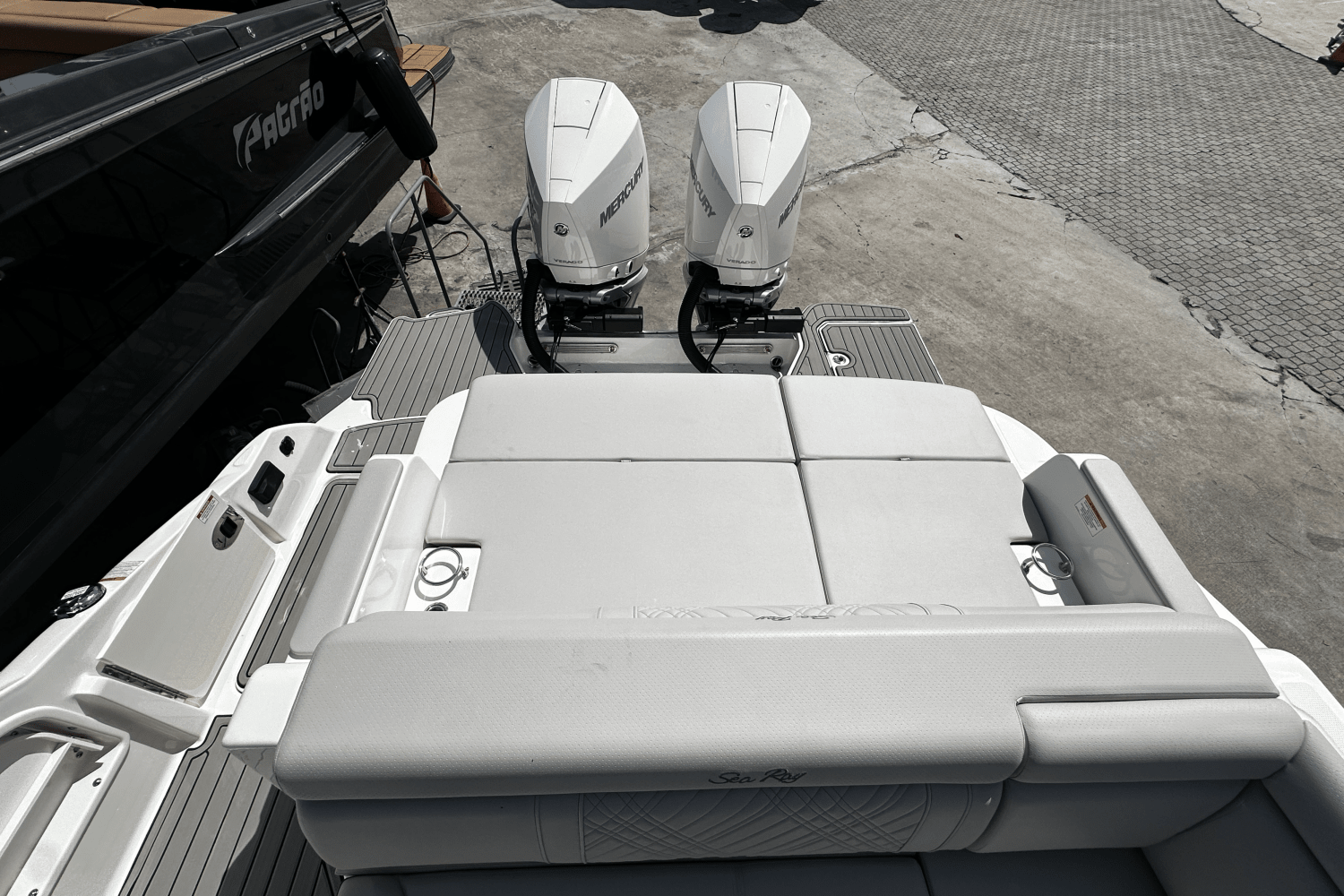 2026 Sea Ray SDX 290 Outboard Image Thumbnail #7