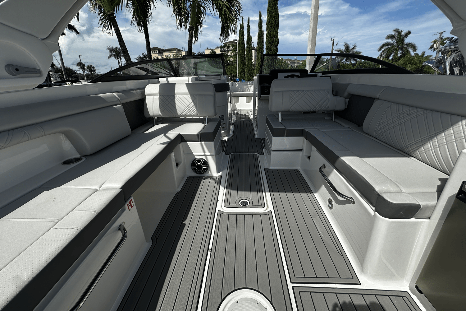 2026 Sea Ray SDX 290 Outboard Image Thumbnail #10