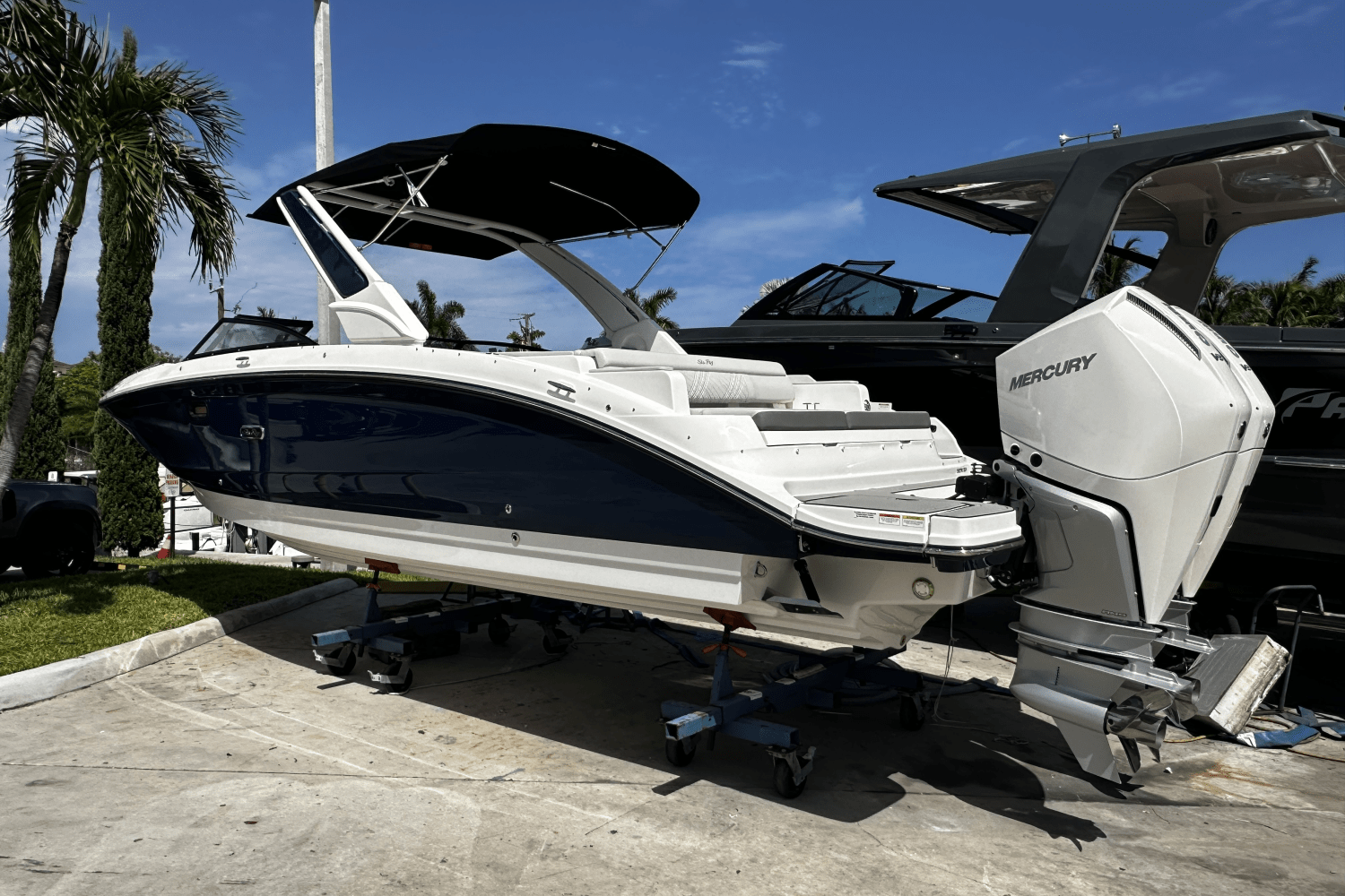 2026 Sea Ray SDX 290 Outboard Image Thumbnail #4
